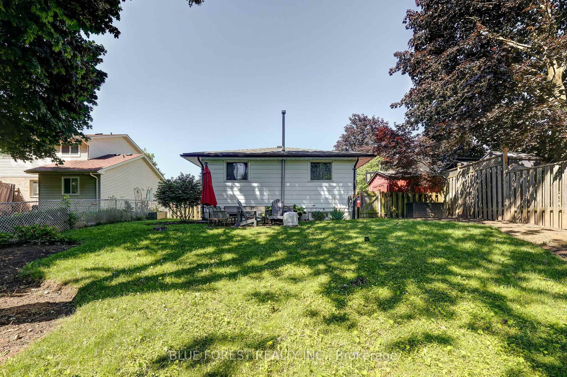 1674 ALDERSBROOK Road photo 42