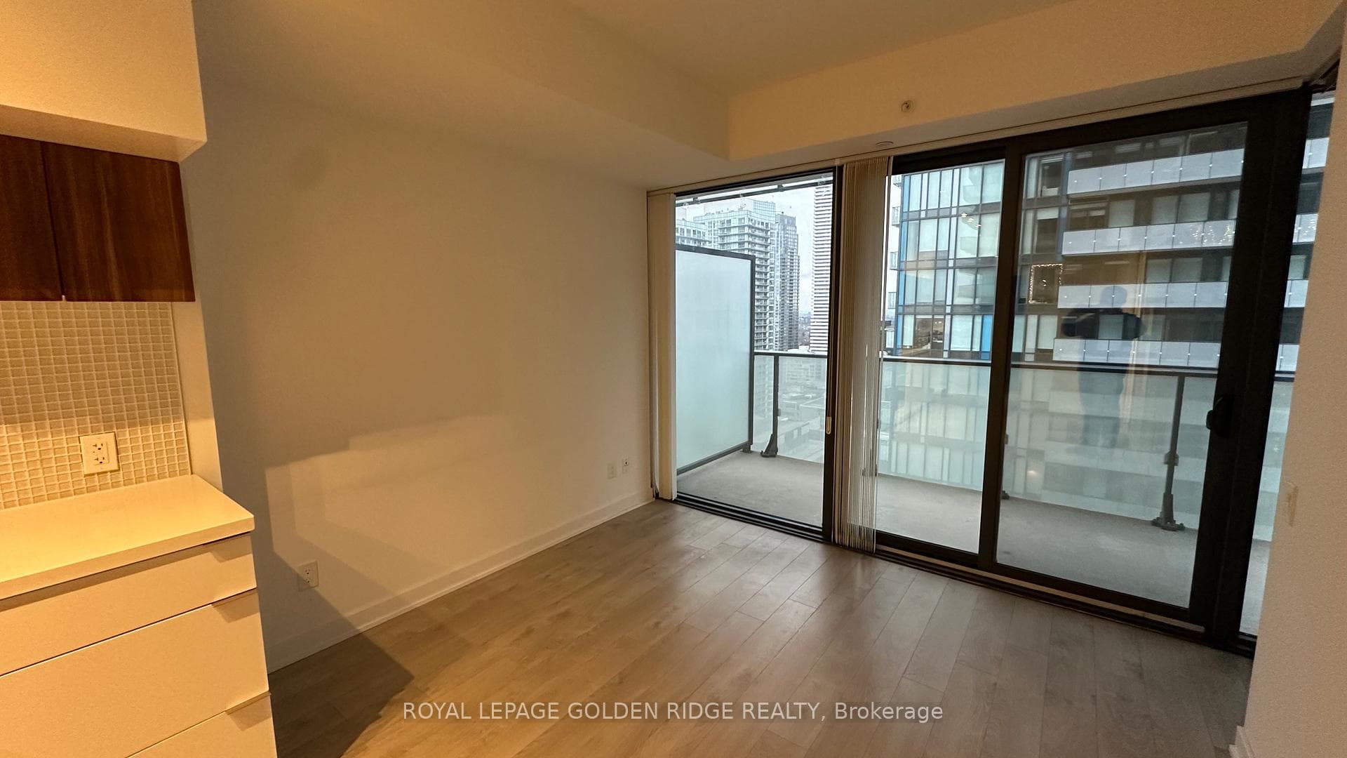 185 Roehampton Avenue Unit 2411 photo 10
