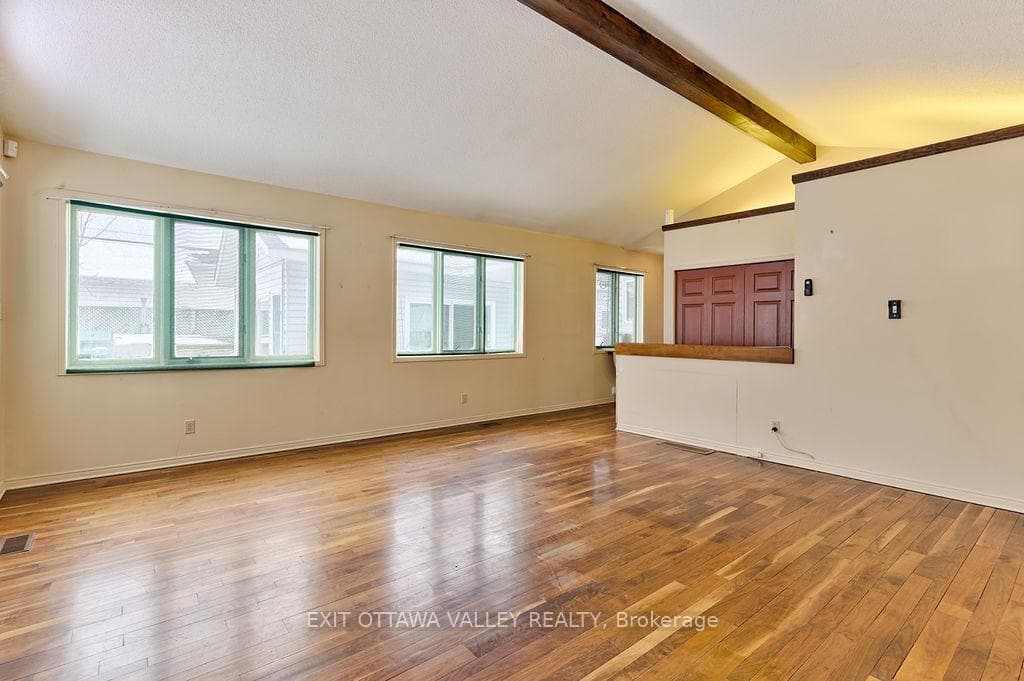 415 Trafalgar Road photo 14