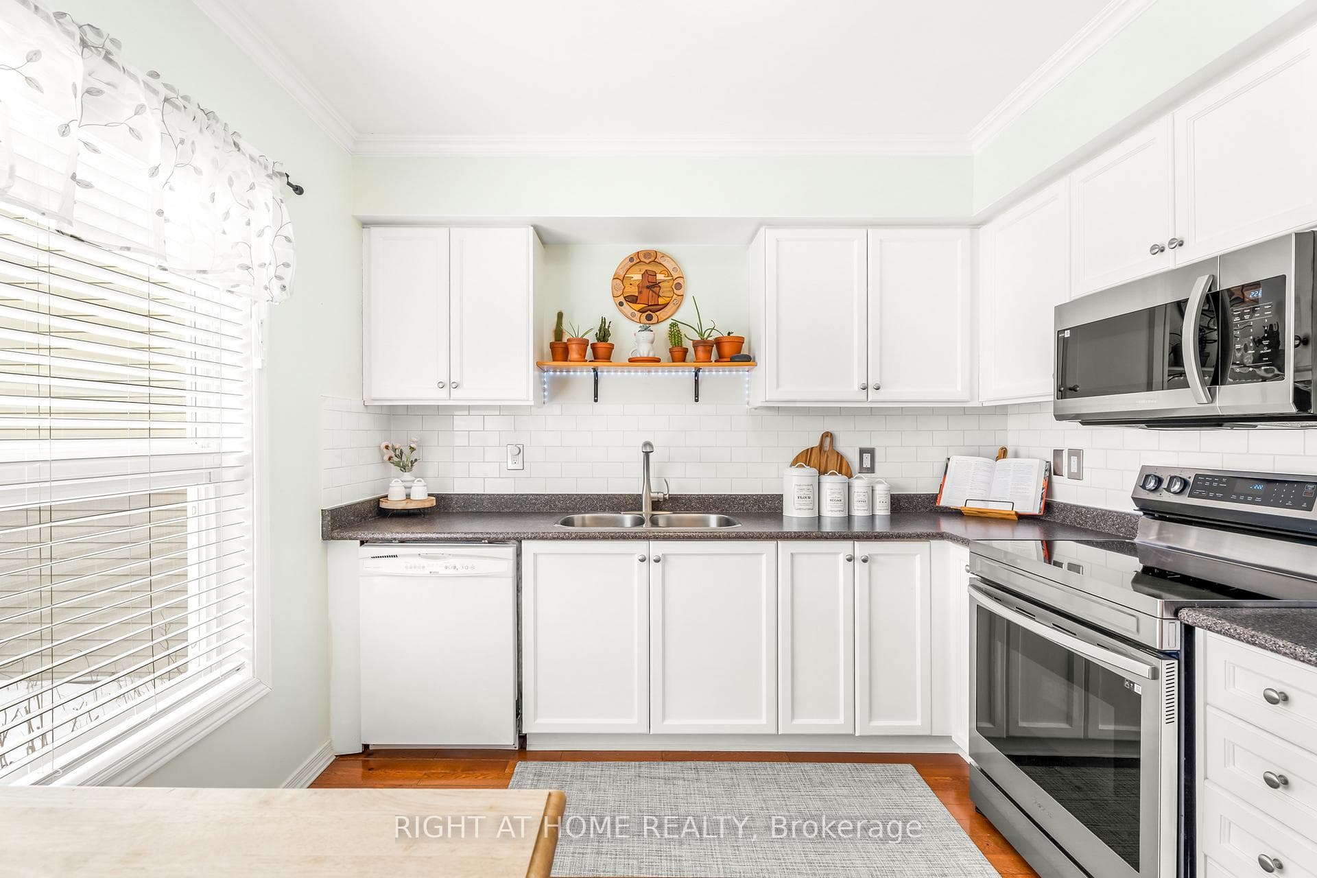 146 Maplewood Drive photo 10