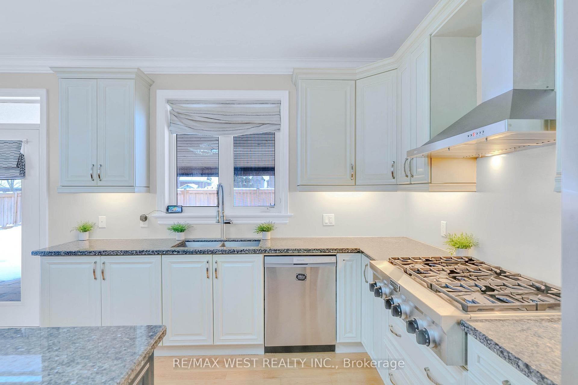 20 Anderson Avenue photo 11