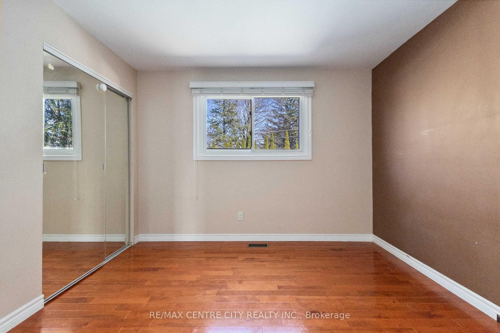 50 Stroud Crescent photo 27