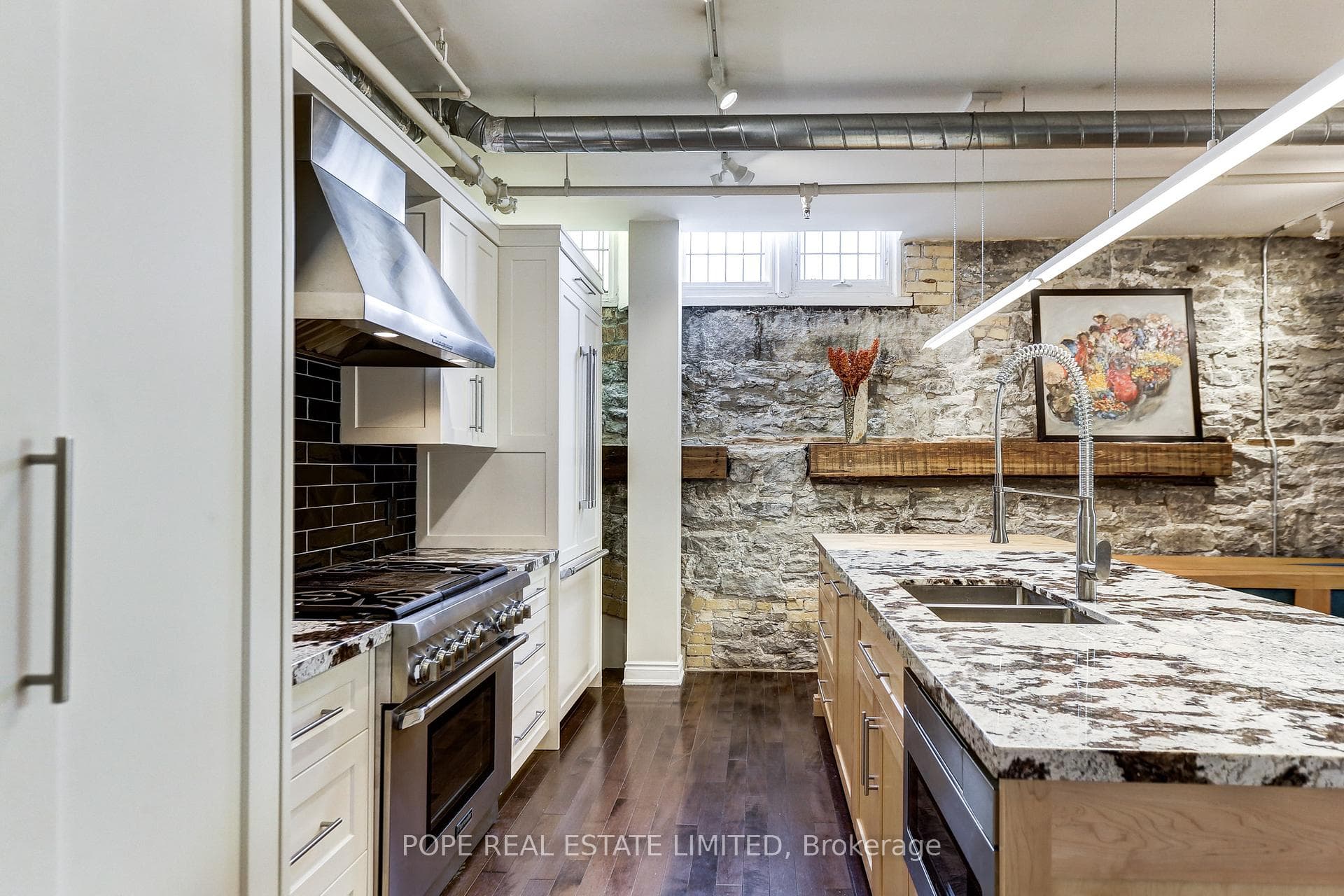 384 Sunnyside Avenue Unit 202 photo 6
