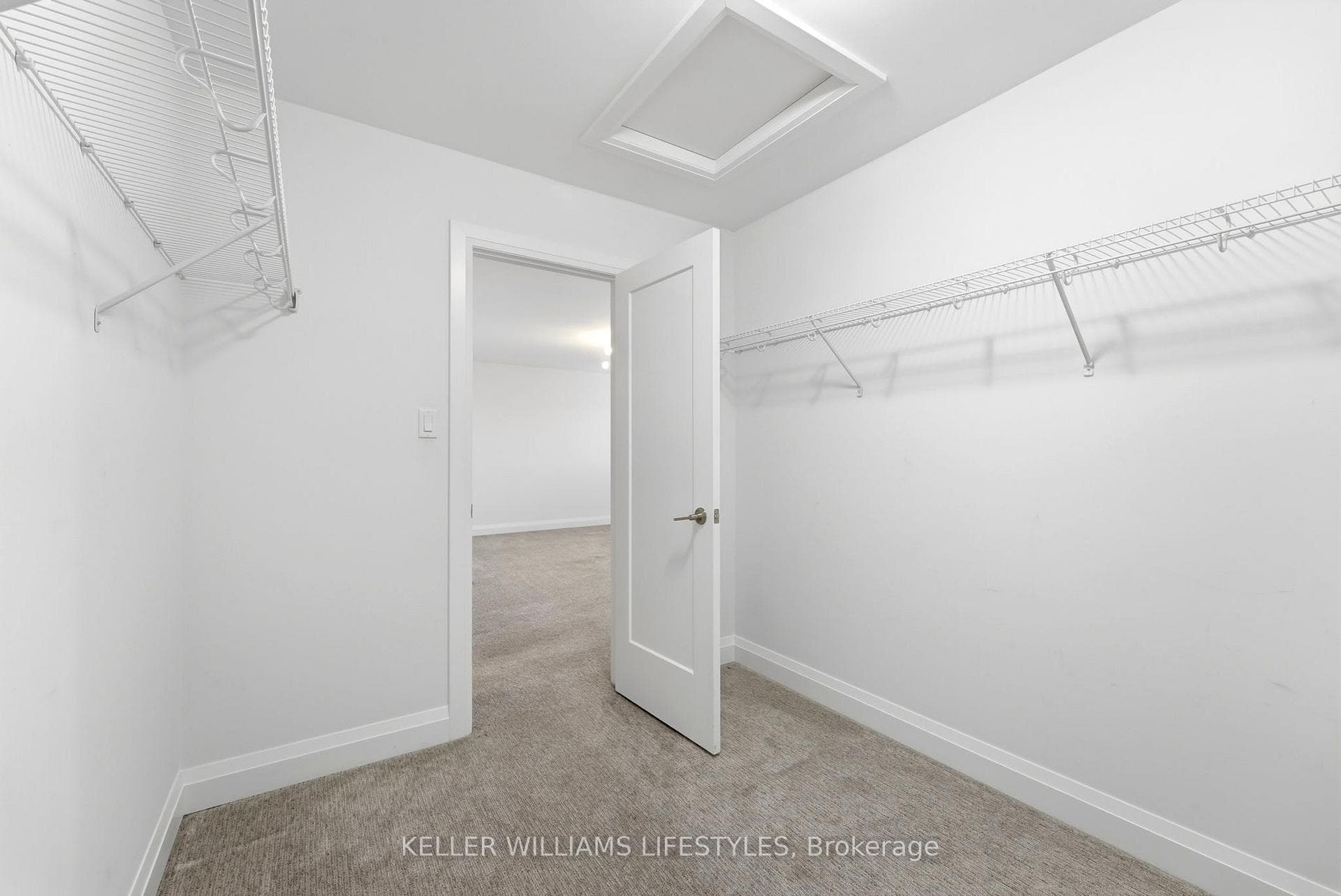 140 CRESTVIEW Drive photo 28