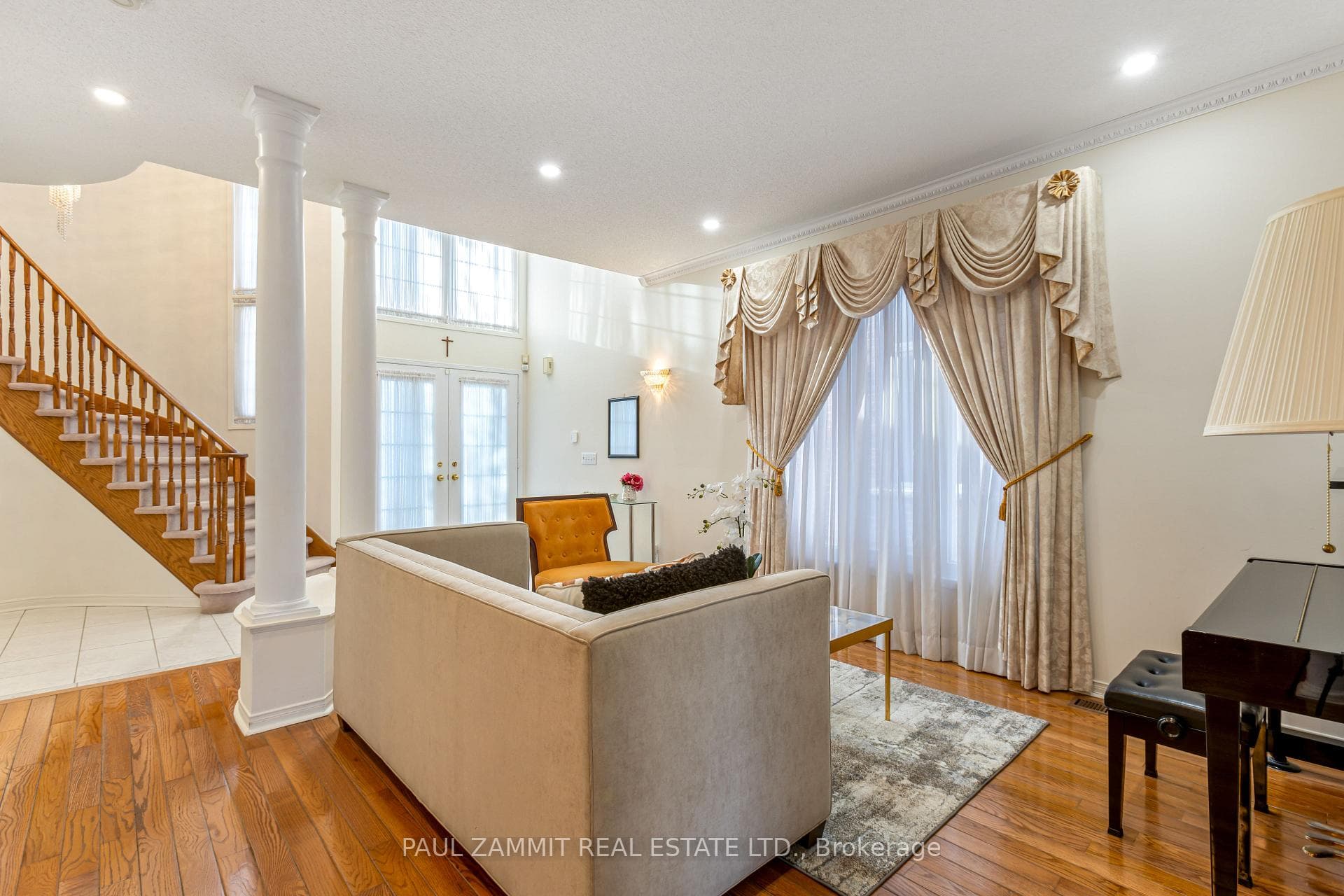 64 Walnut Grove Crescent photo 6