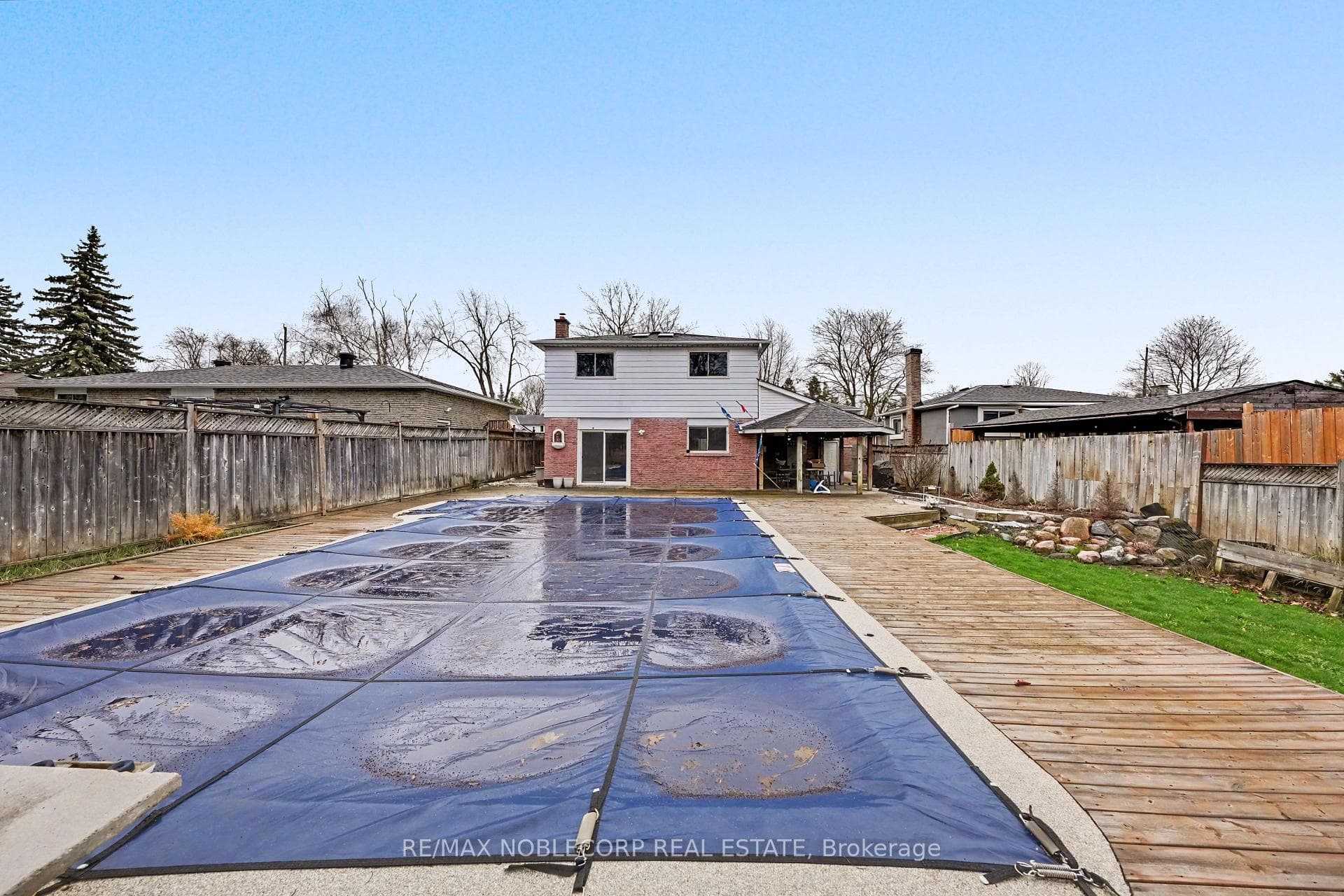 24 Maple Avenue photo 44
