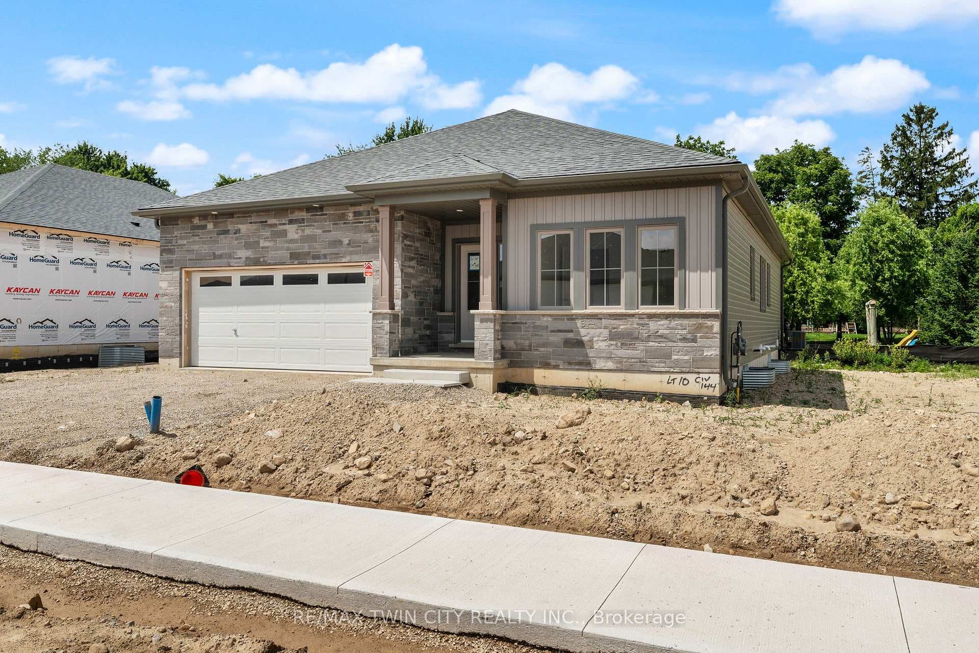 144 Ellen Street photo 4