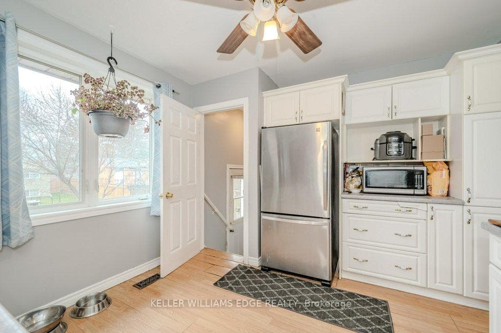 1258 Princeton Crescent photo 13