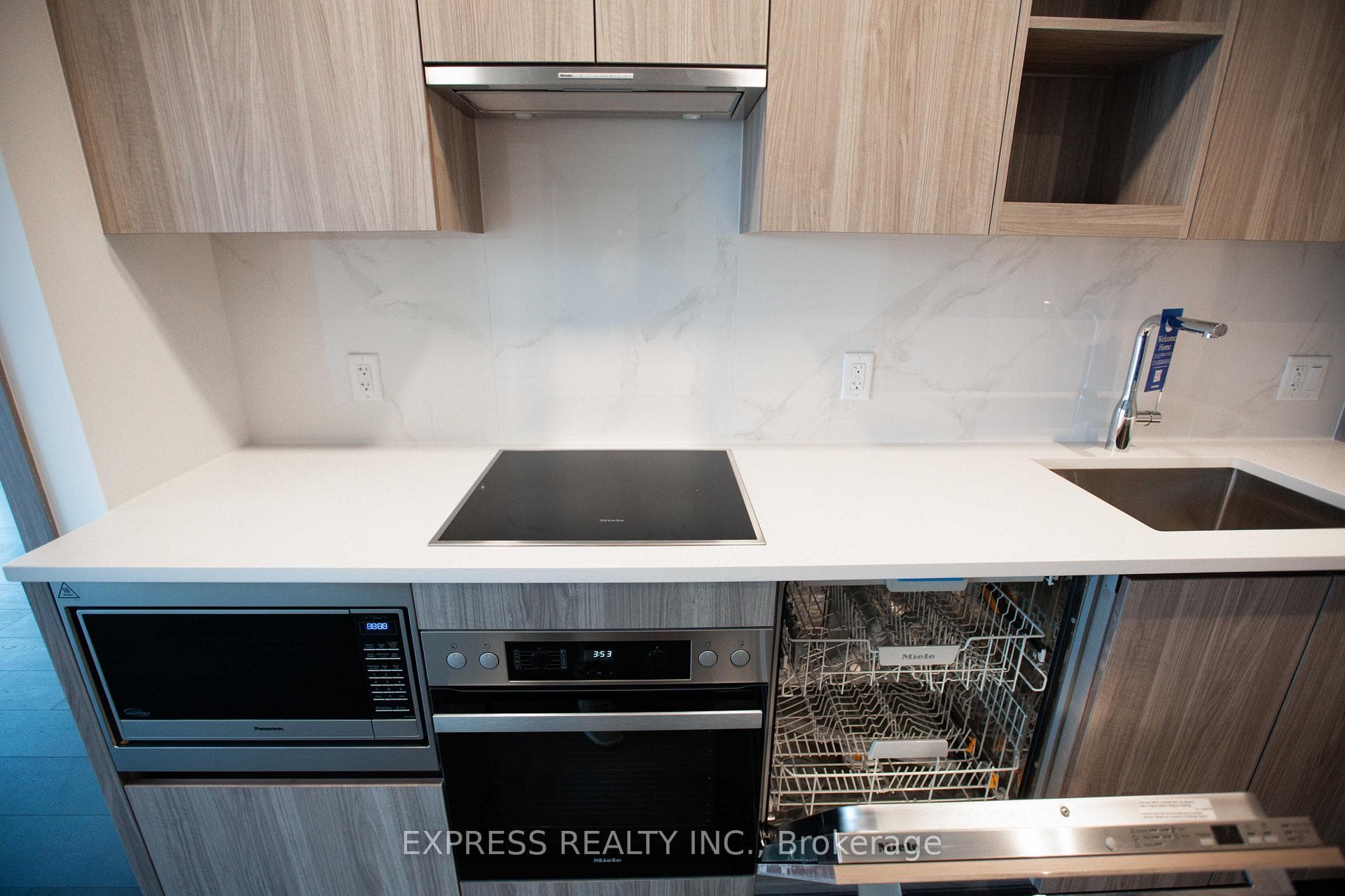 27 Mcmahon Drive Unit 2509 photo 7