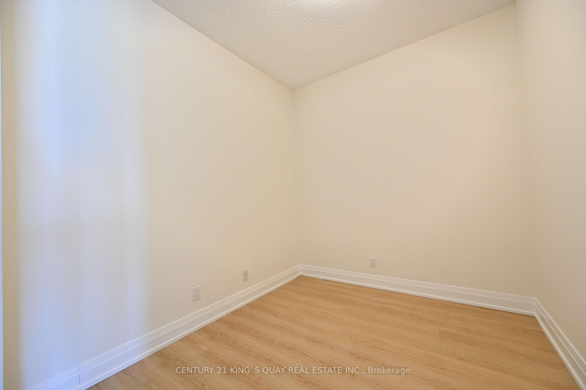 376 Highway 7 Avenue Unit Ph19 photo 14