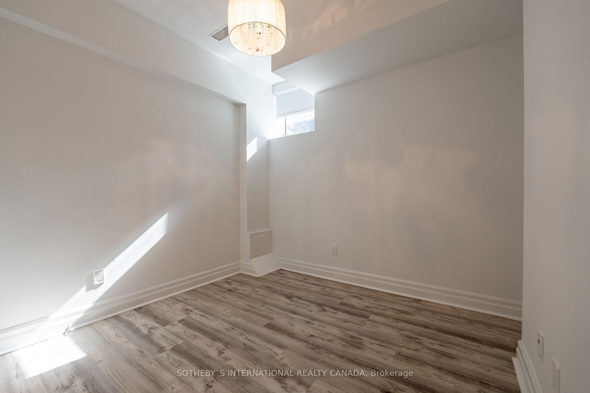 7 Louise Avenue photo 27