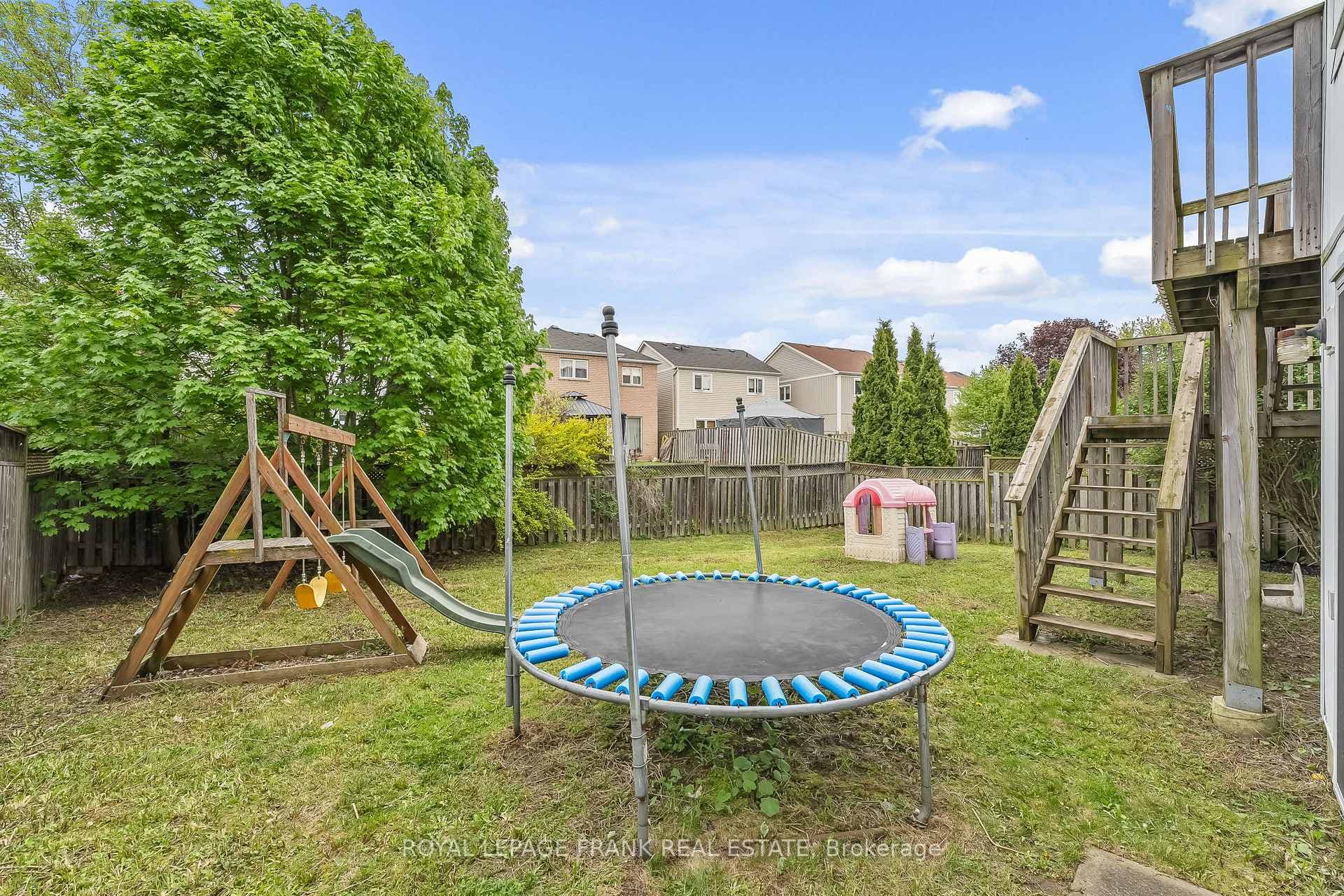 1268 Ashgrove Crescent photo 34
