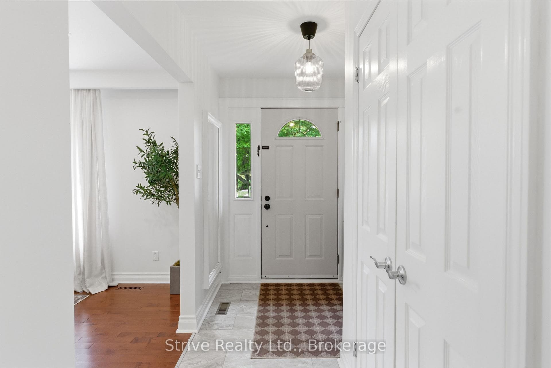 7 Albery Crescent photo 4