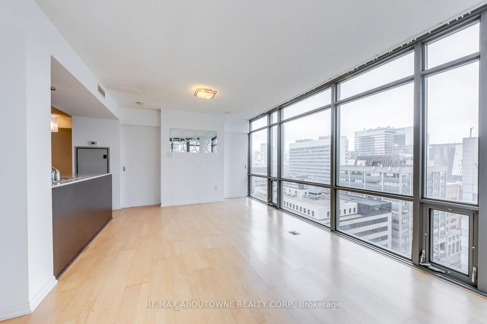 38 Grenville Street Unit 1502 photo 13