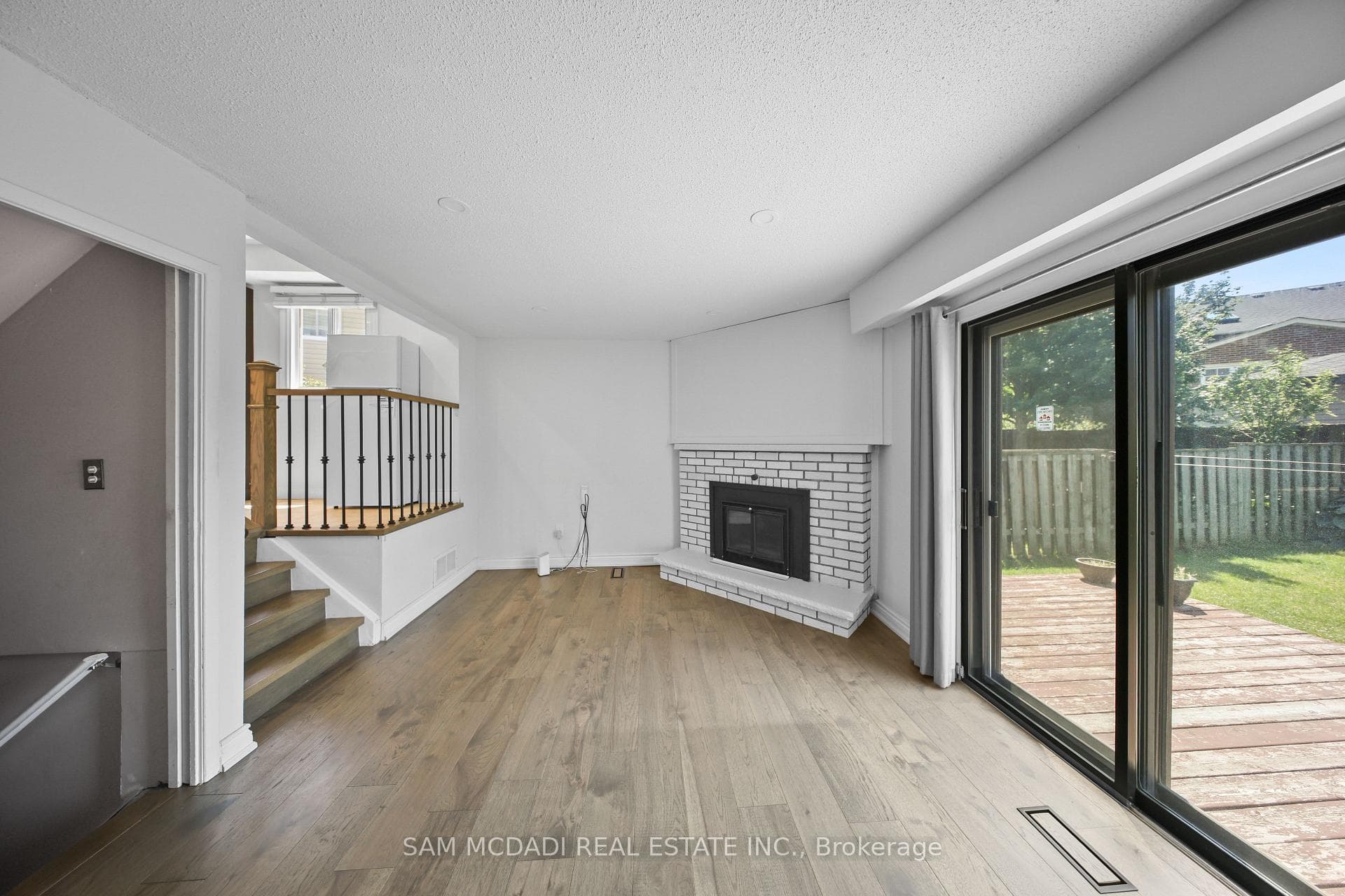 3949 Teakwood Drive photo 7