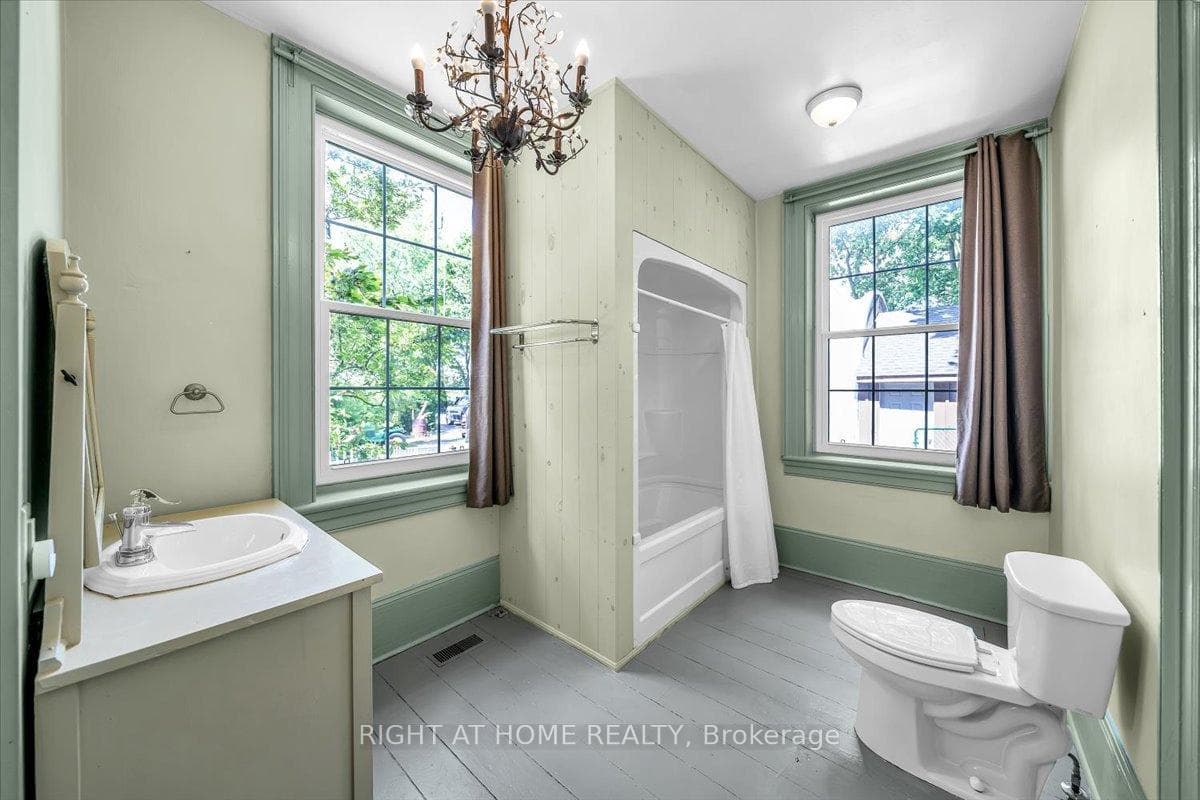 1320 King Street photo 28