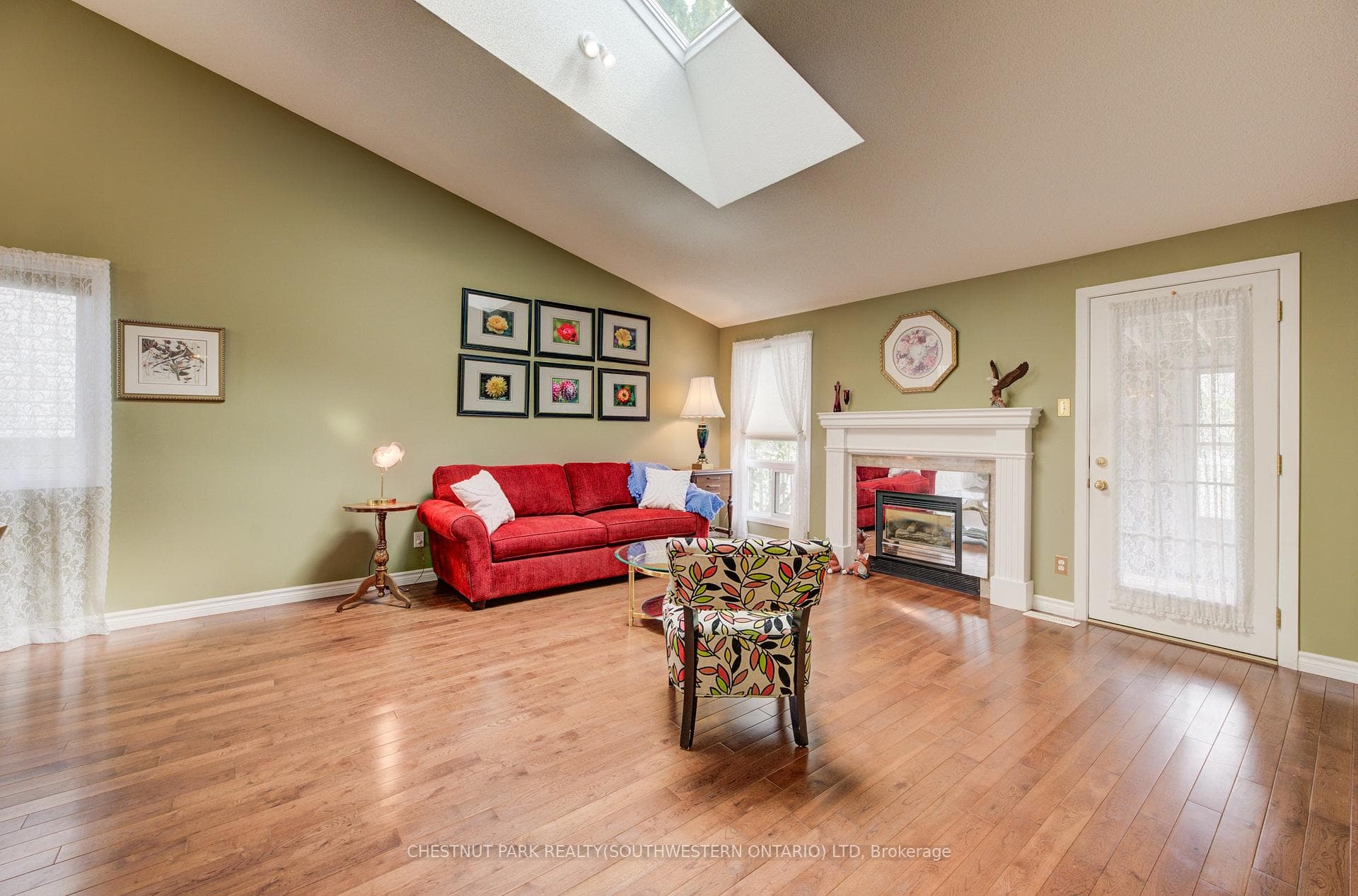 264 Newport Place photo 16