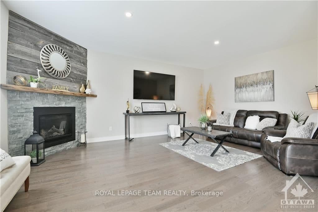 54 REYNARD Crescent photo 16