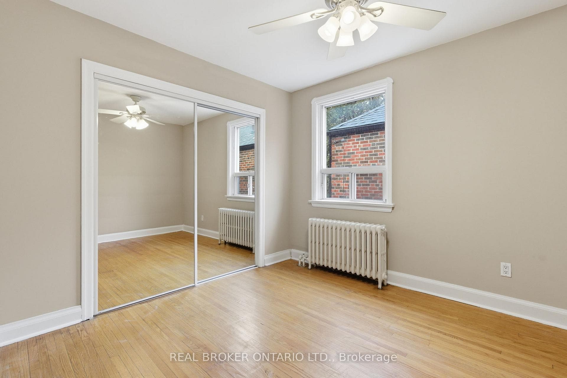 475 Kingswood Road photo 9