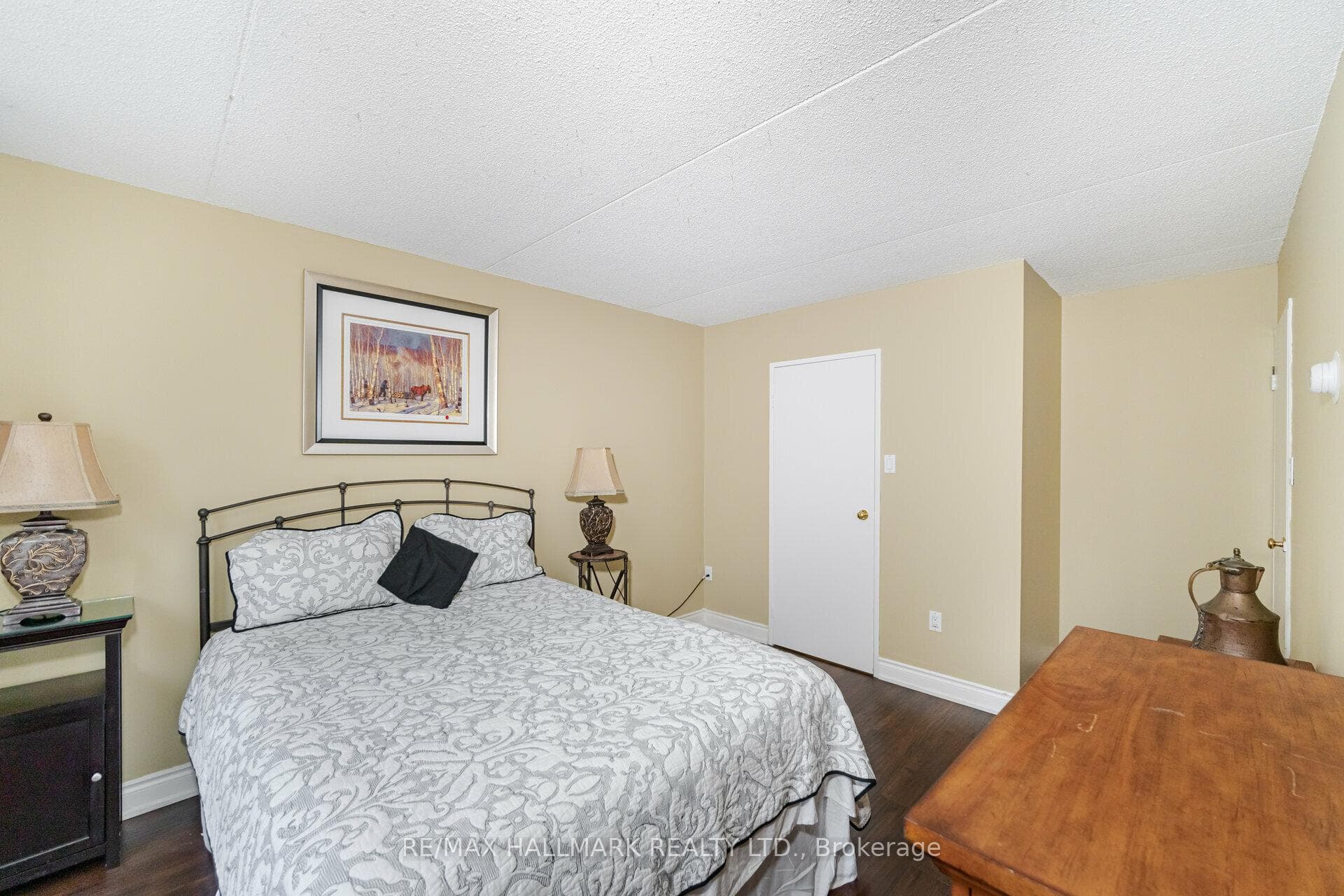 1525 Diefenbaker Court Unit 411 photo 10