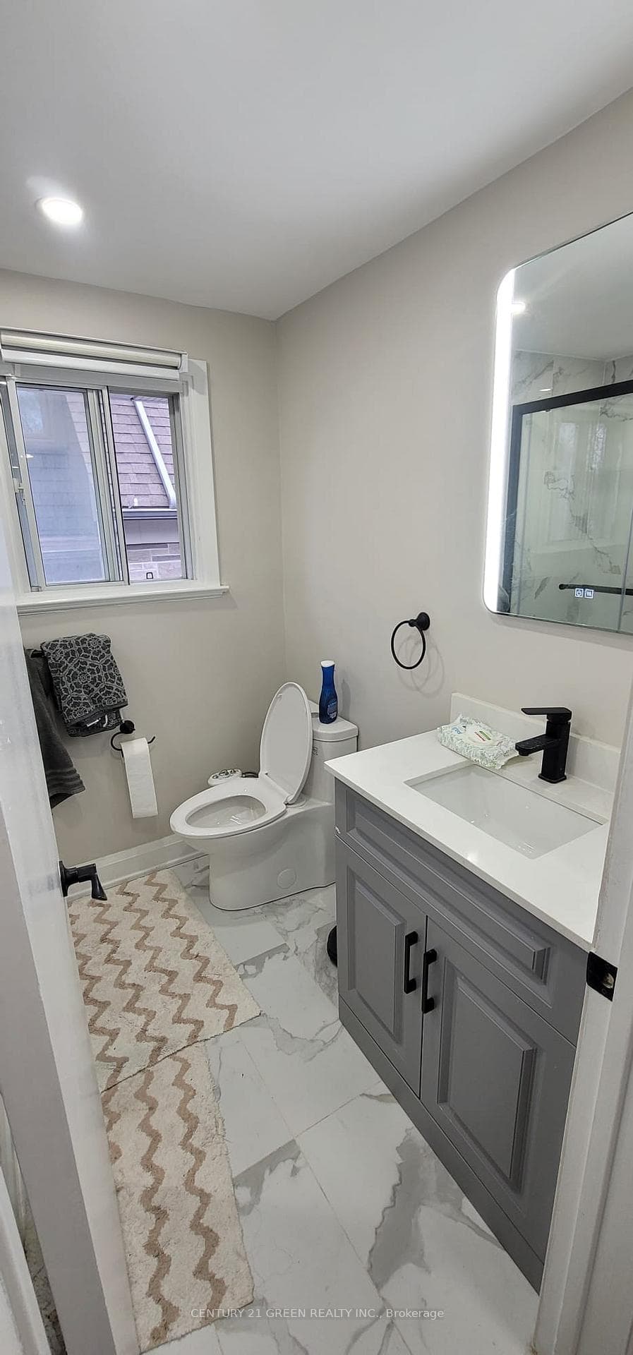 2457 Hixon Street photo 8