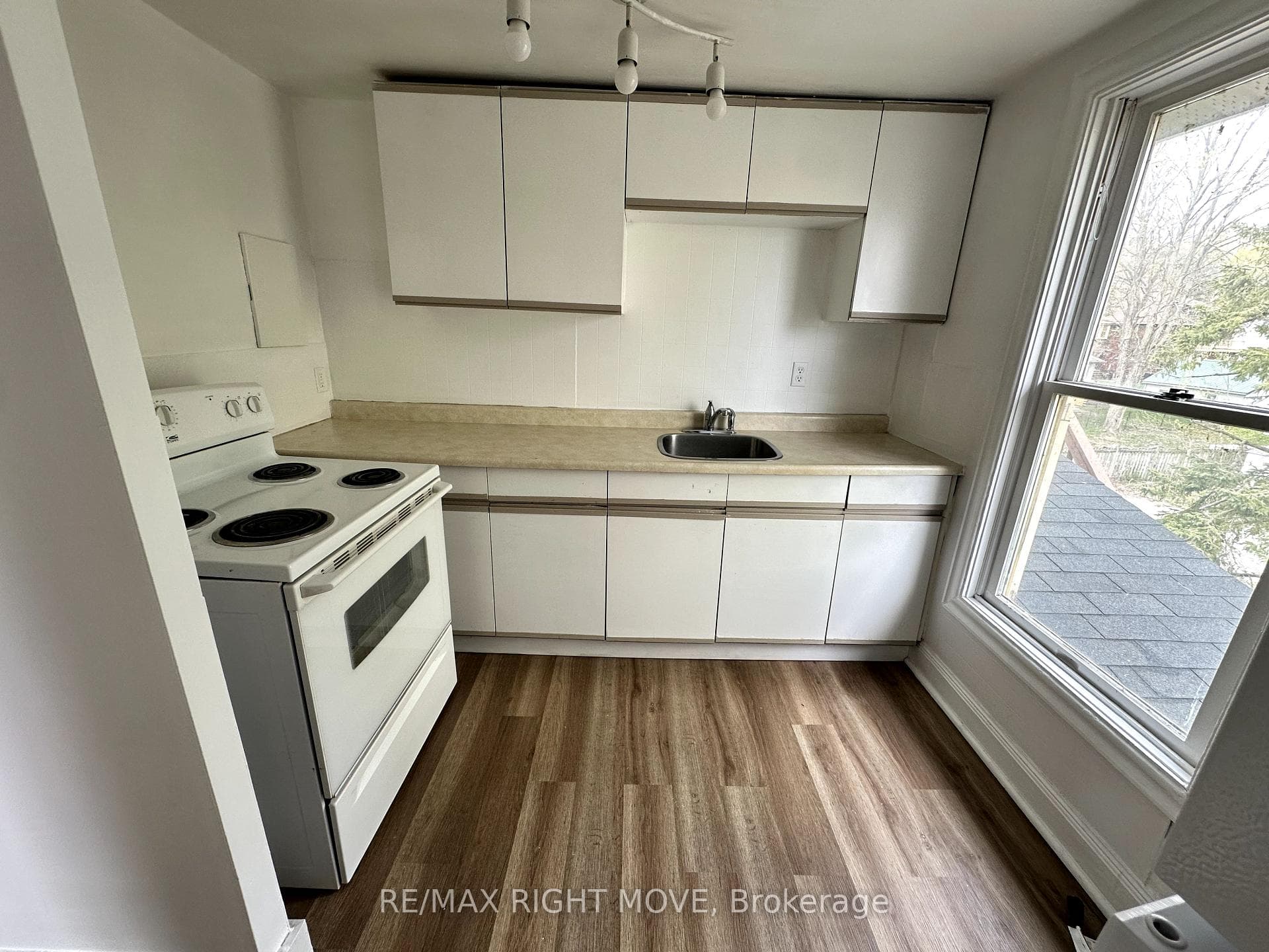 96 Neywash Street photo 3