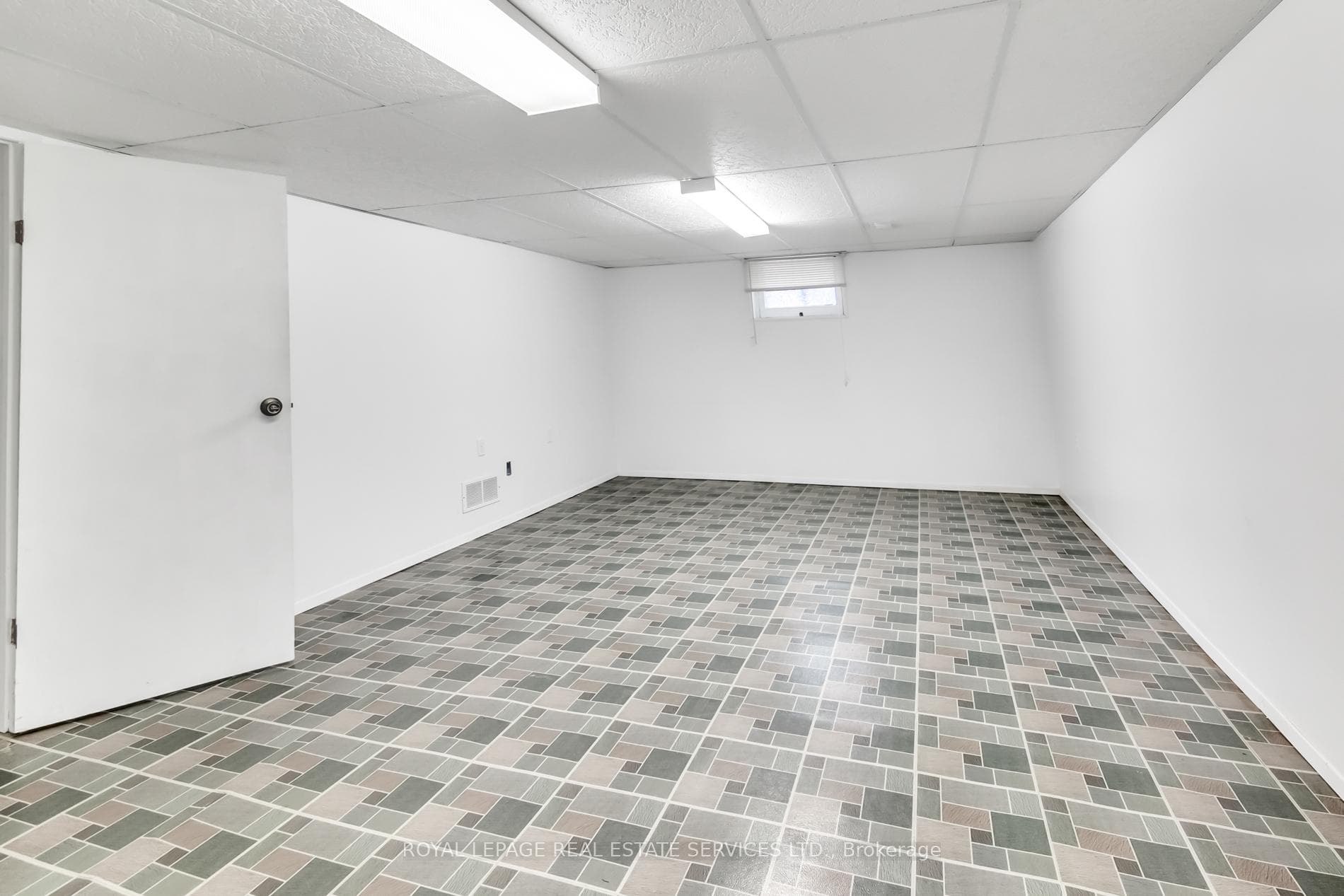 223 Flora Drive photo 35