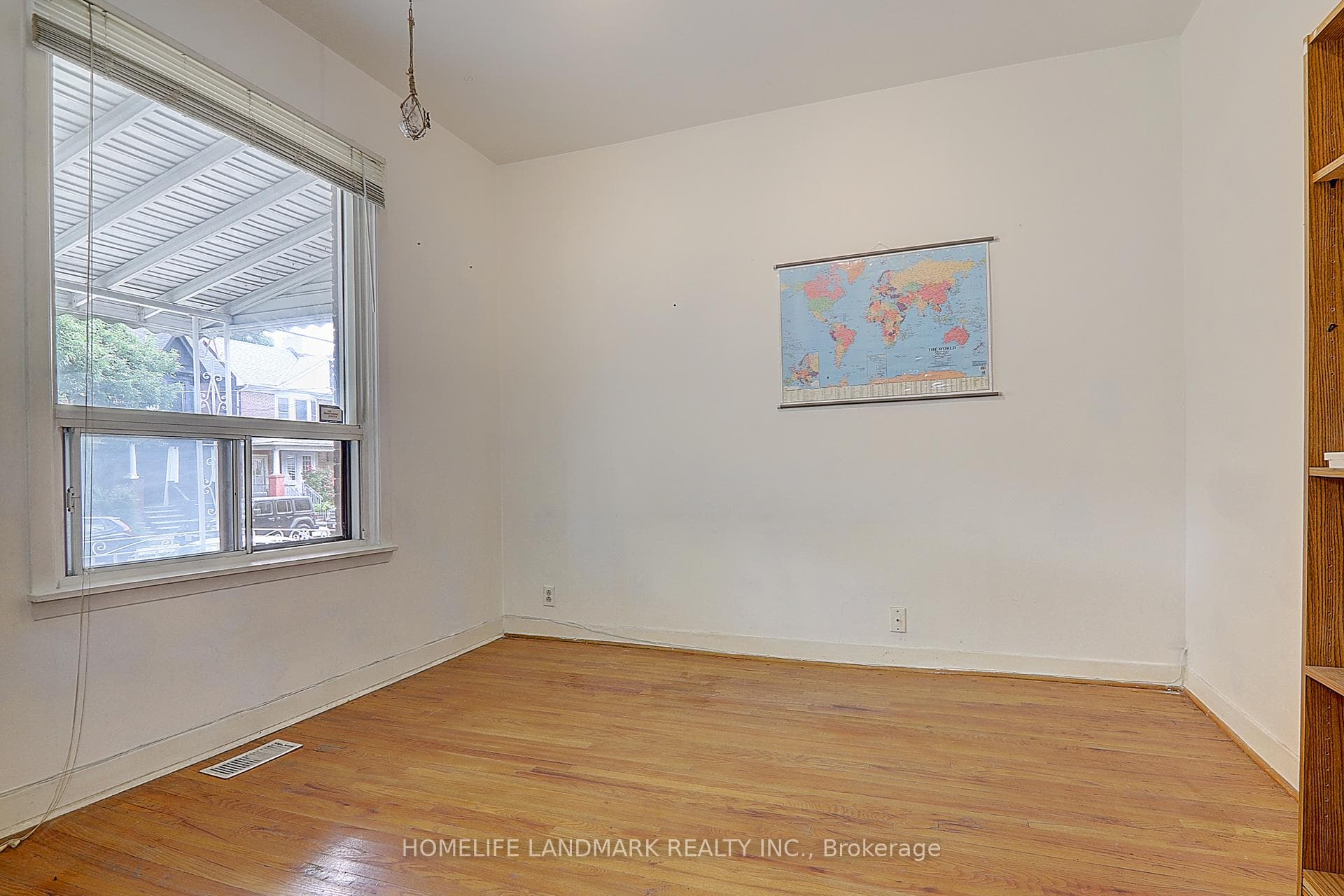 1064 Dovercourt Road photo 14
