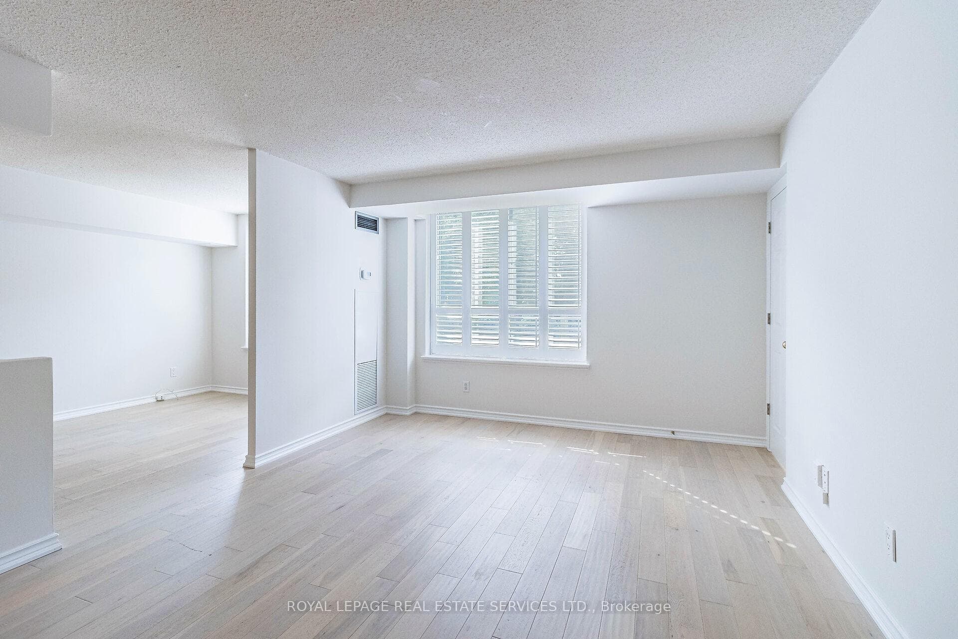 1485 Lakeshore Road Unit 312 photo 12