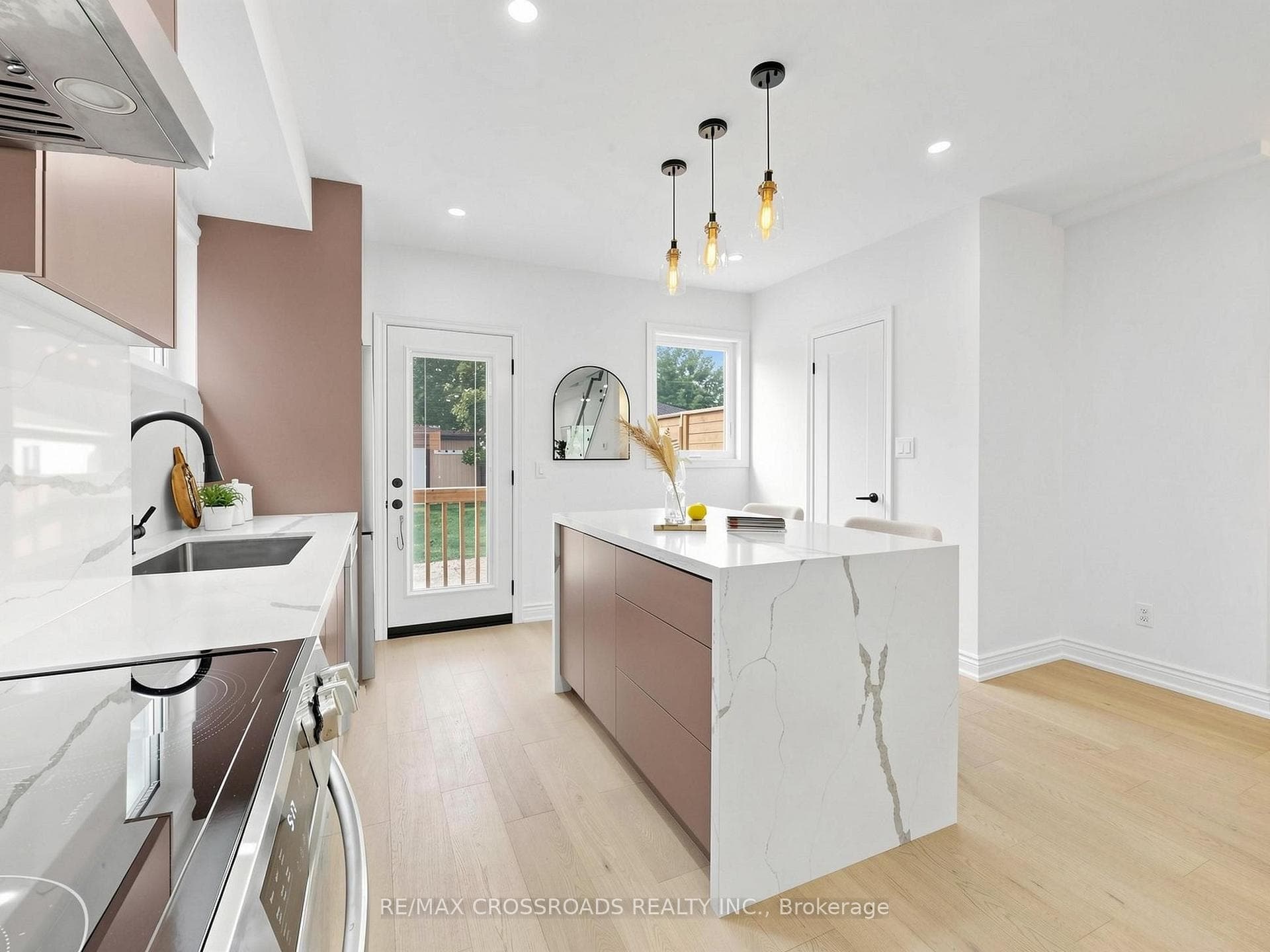 548 Glebeholme Boulevard photo 17