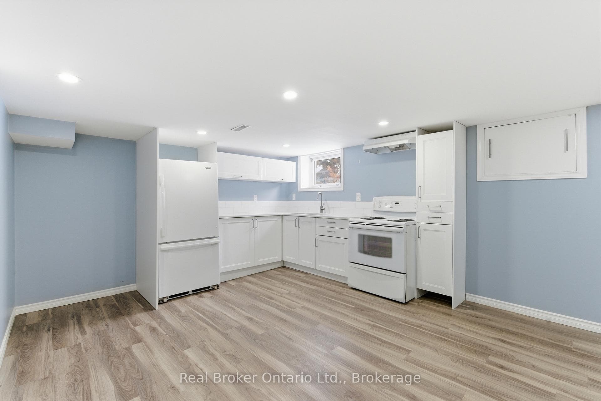 880 LAWRENCE Road photo 34