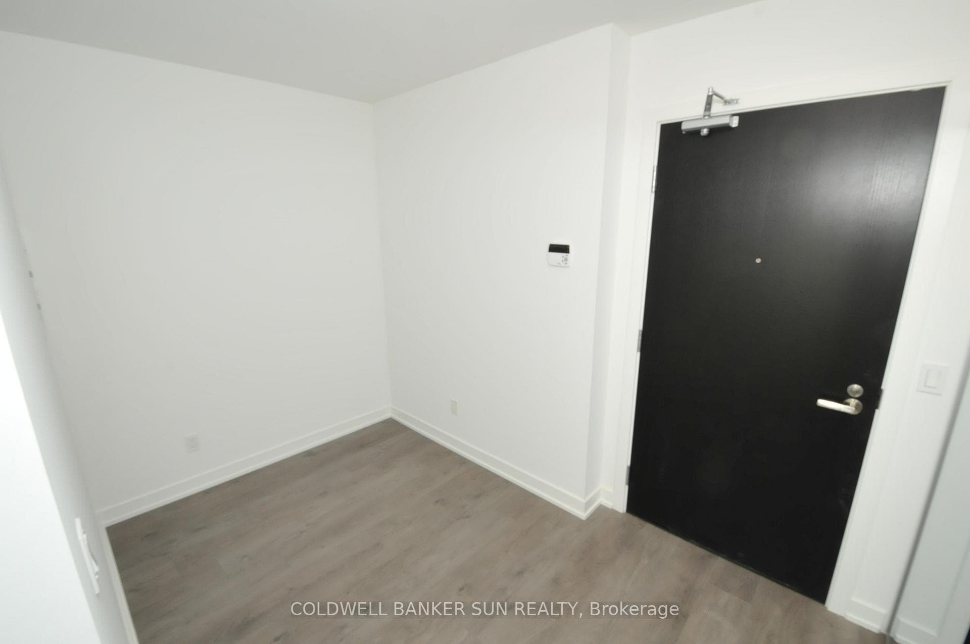 501 Yonge Street Unit 810 photo 2