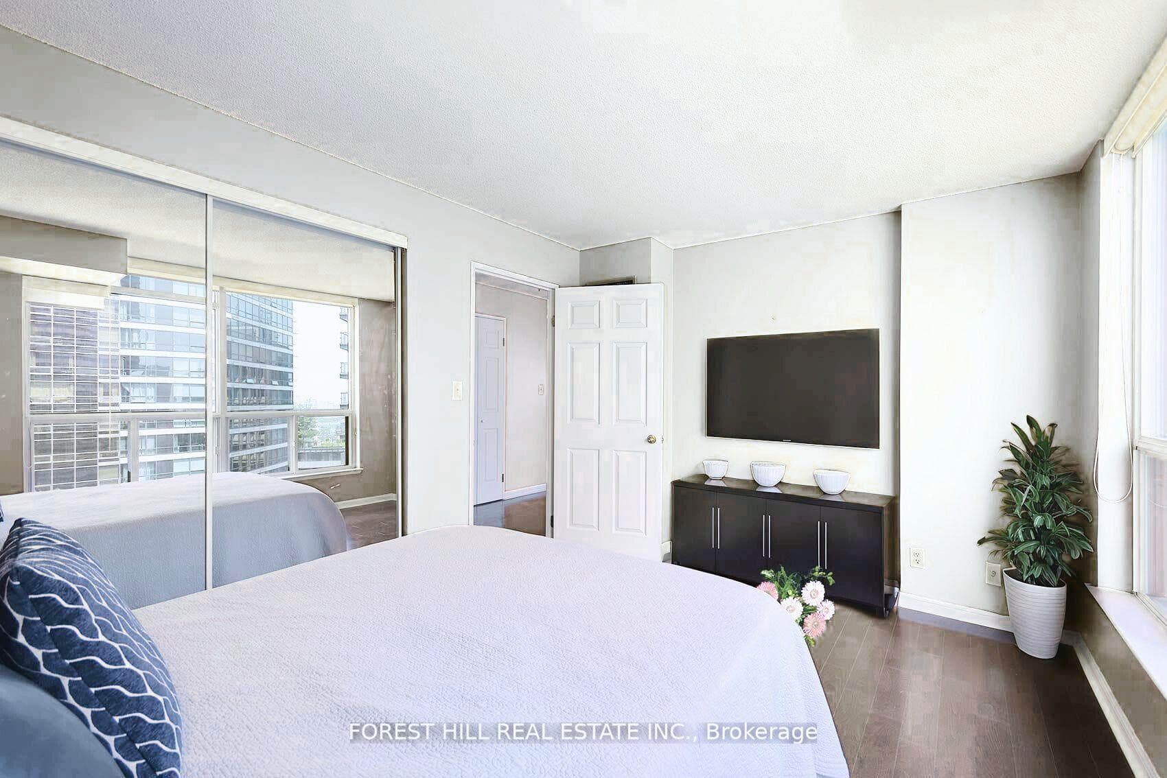 24 Wellesley Street Unit 2103 photo 9