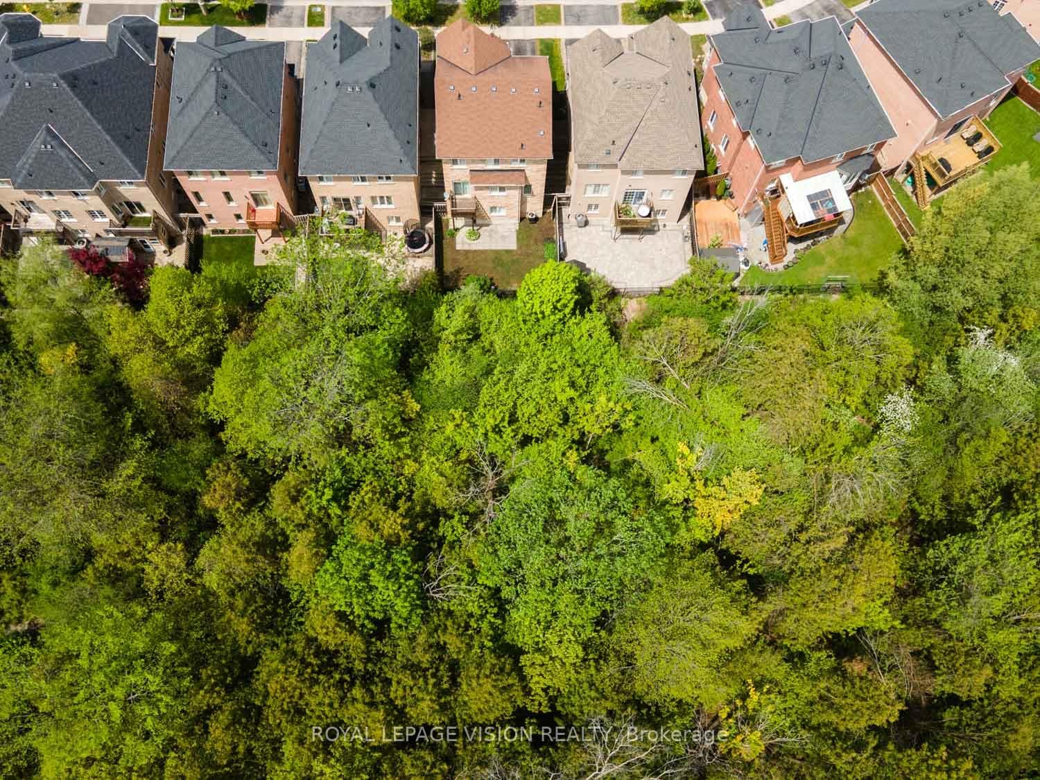 27 Ida Jane Grove photo 33