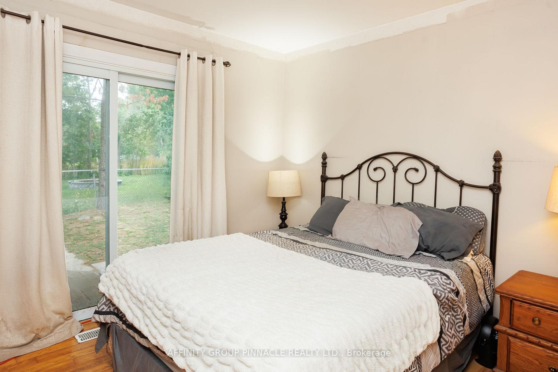 35 Clifton Street photo 13