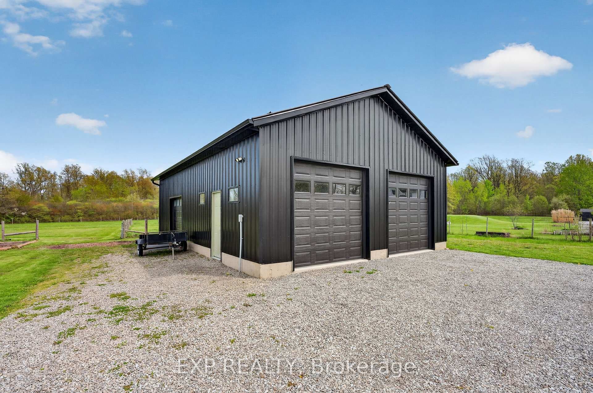 2266 Pettit Road photo 2