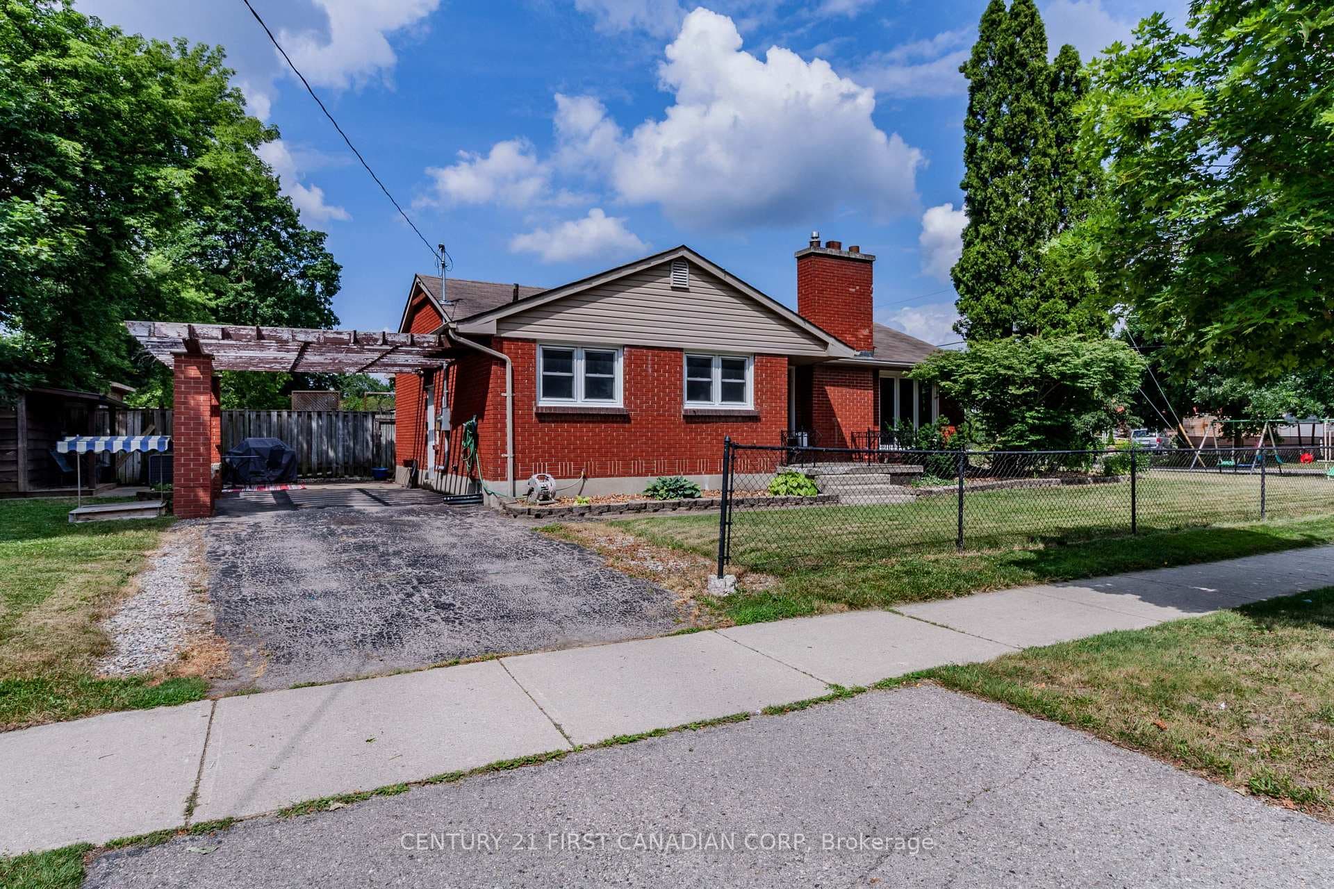 1721 Moffatt Avenue photo 3