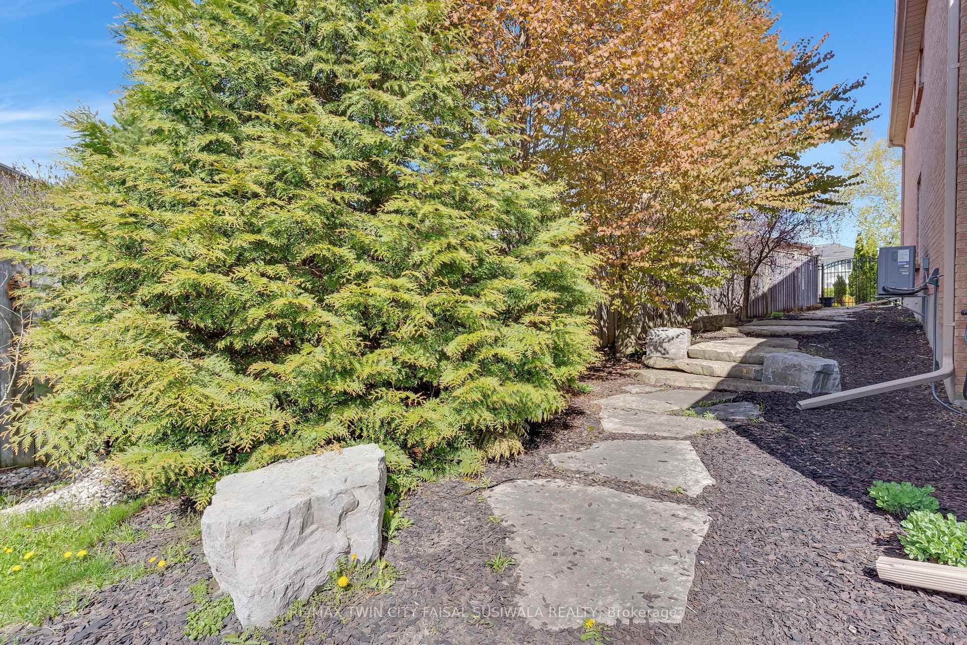 667 Burnett Avenue photo 13