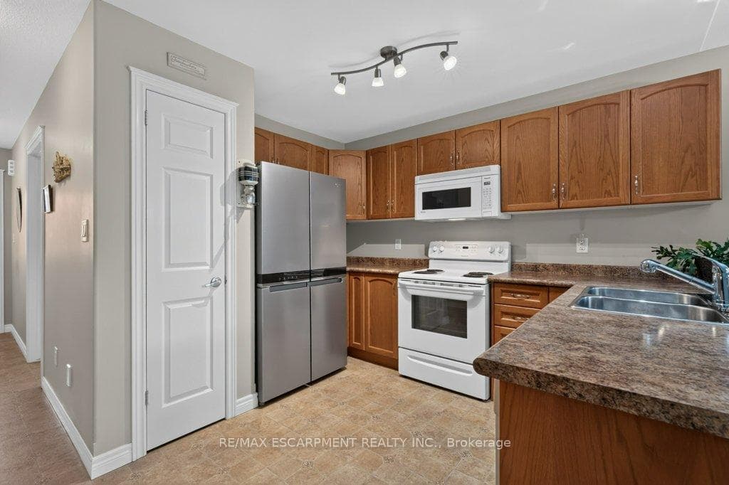 22 Jenny Crescent Unit 18 photo 11