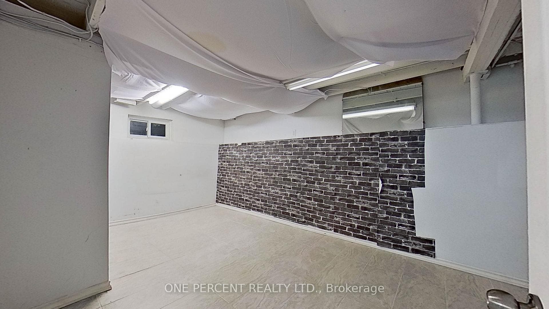 568 Amos Street photo 31