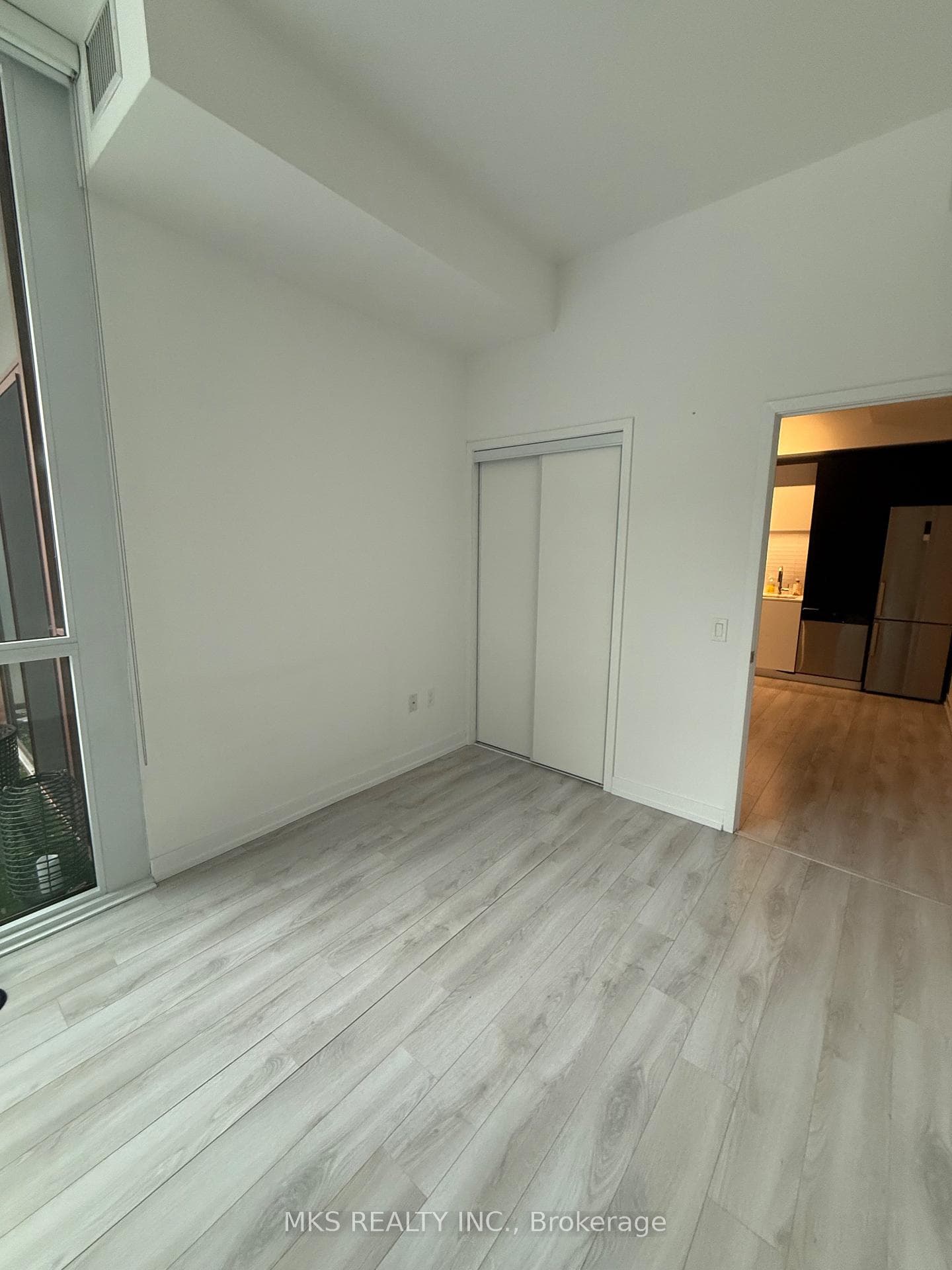 33 Helendale Avenue Unit 411 photo 14