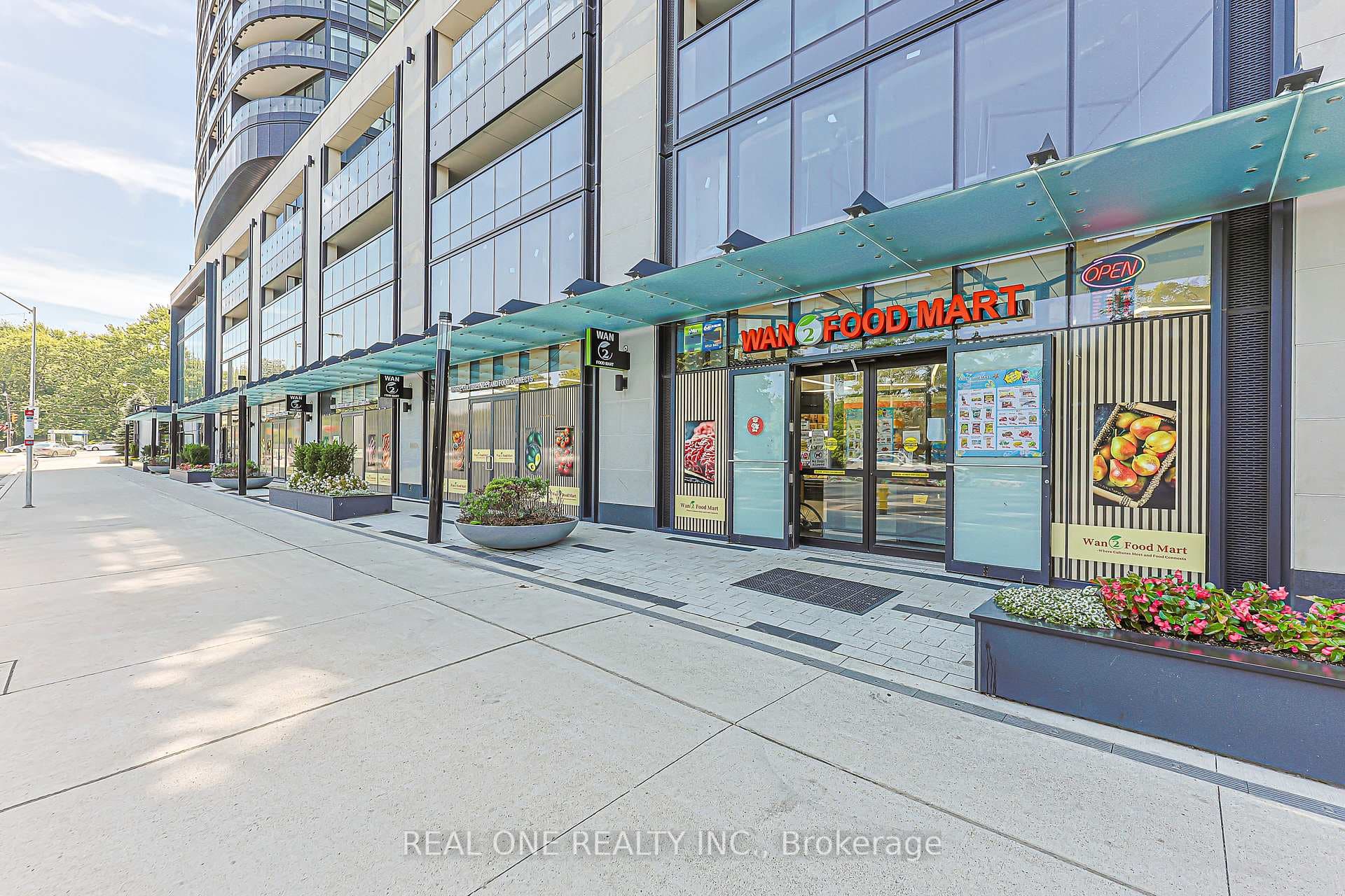 585 Bloor St East Street Unit 821 photo 46