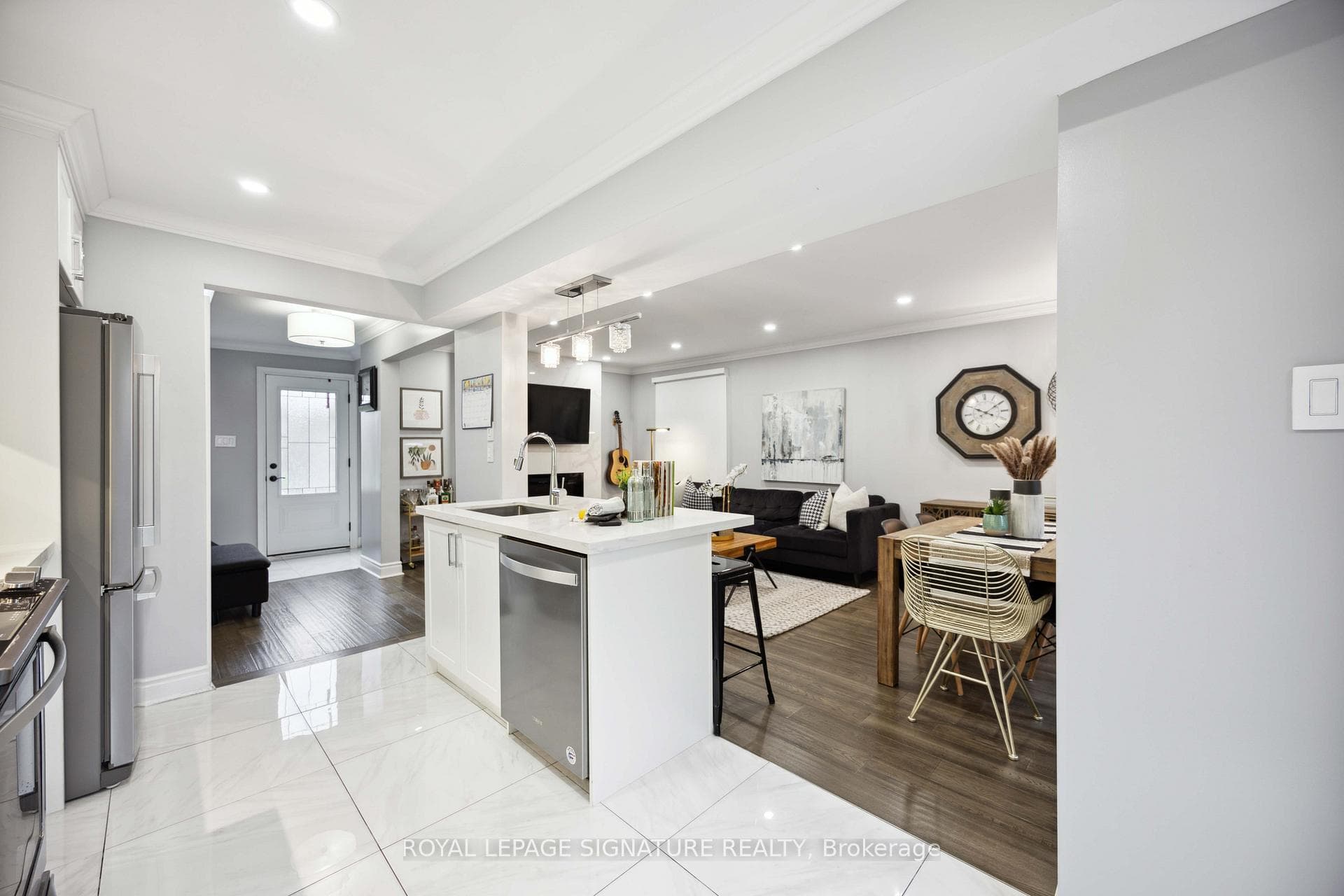 674 Sultana Square photo 7