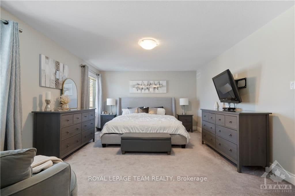 857 PERCIVAL Crescent photo 12