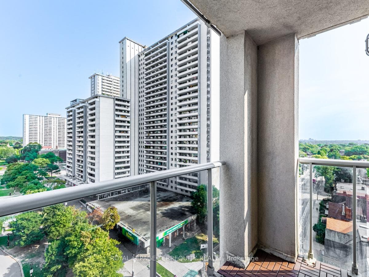 225 Wellesley Street Unit 1112 photo 34
