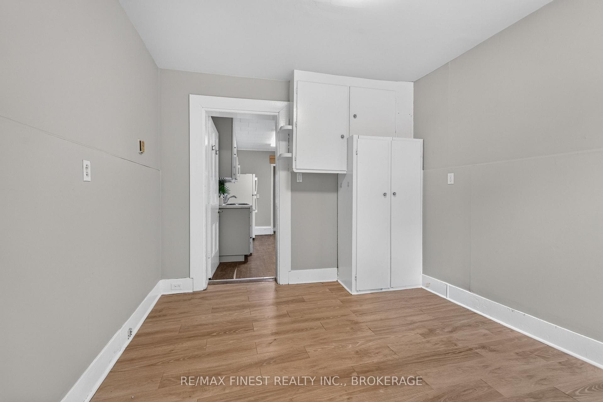 358 Johnson Street photo 10