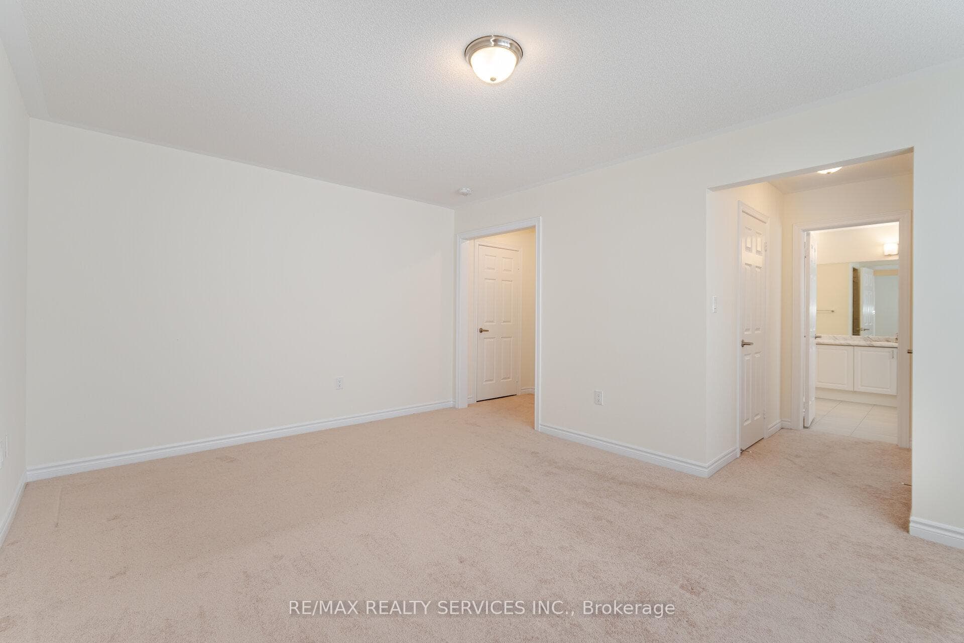 37 Royal Fern Crescent photo 18