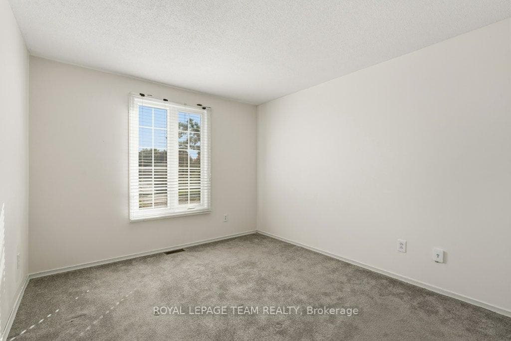 476 Laurier Boulevard photo 23