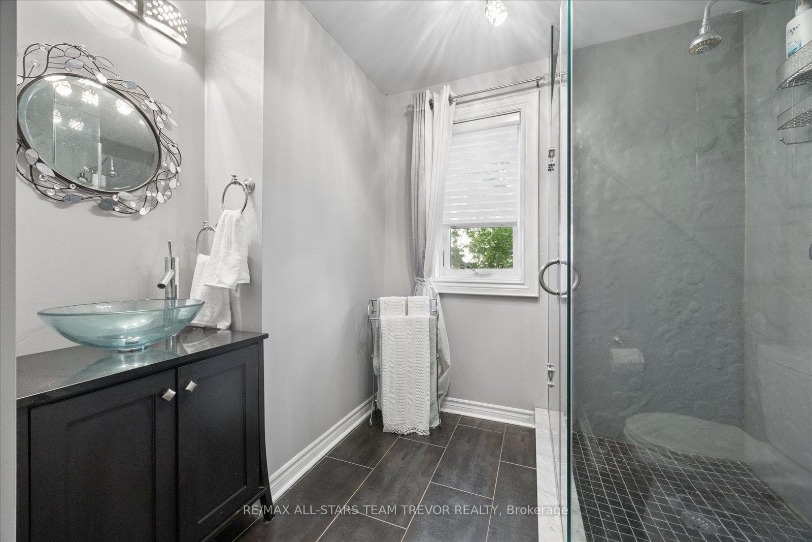 314 Glenwoods Avenue photo 16