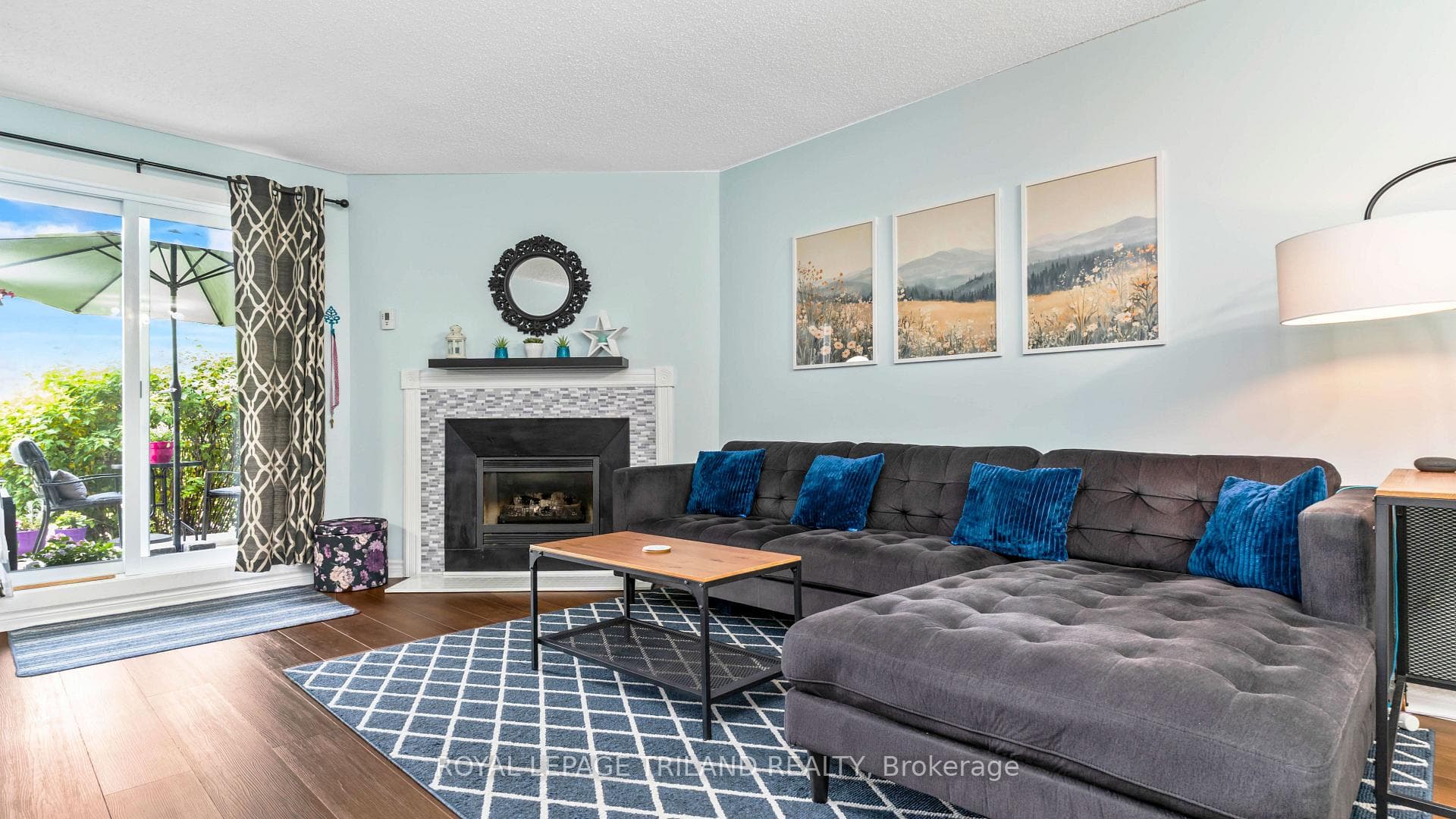 735 DEVERON Crescent Unit 116 photo 3
